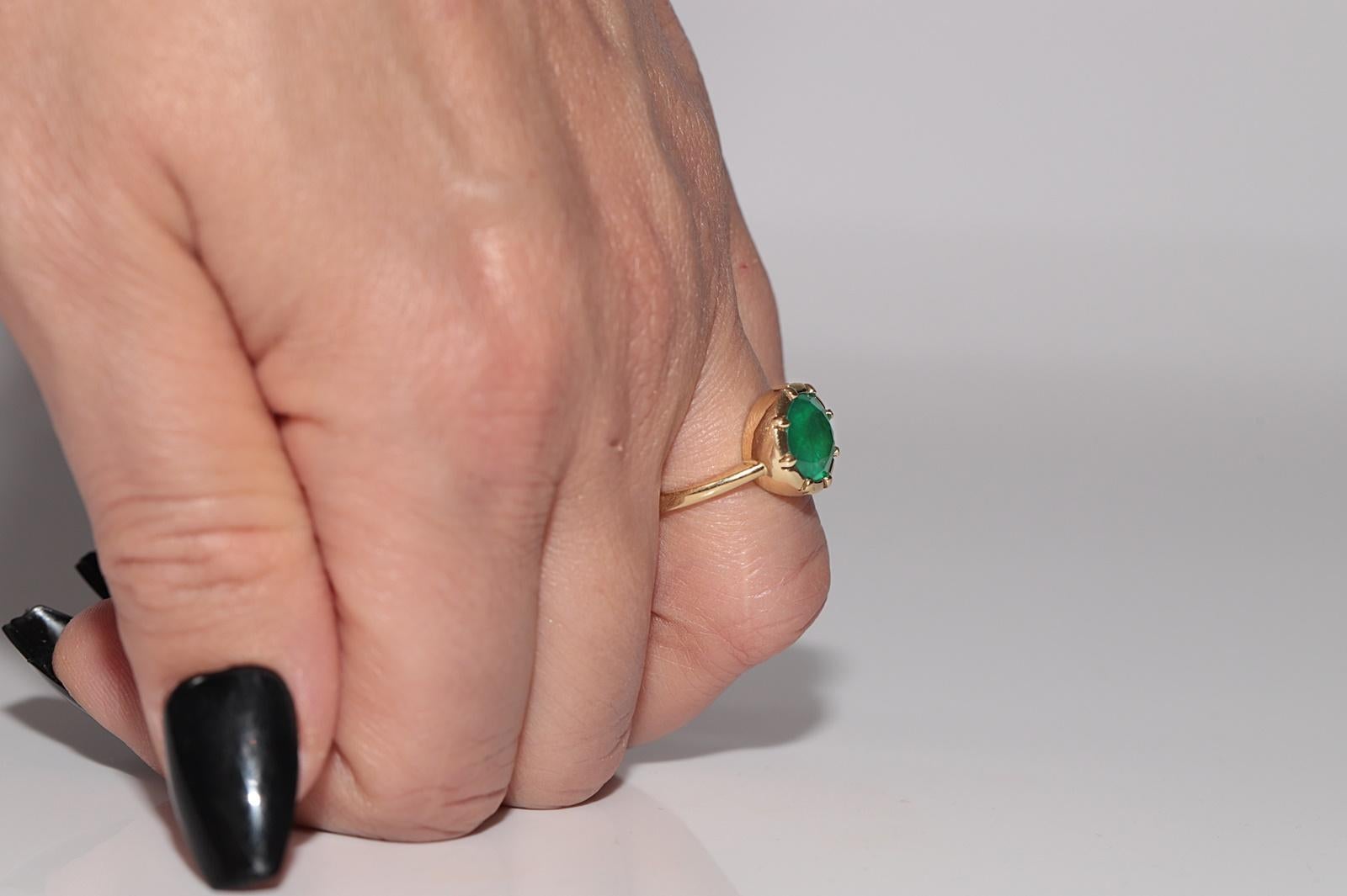 Neu Hergestellter 18k Gold Natürlicher Smaragd Dekorierter Solitär Ehering mit Smaragdverzierung im Angebot 12