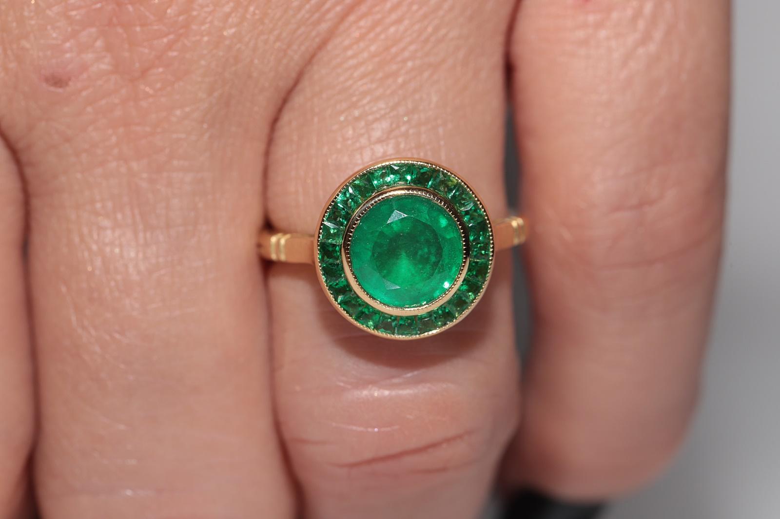 Neu Hergestellter 18k Gold Natürlicher Smaragd Dekorierter Solitär Ehering mit Smaragdverzierung im Angebot 12