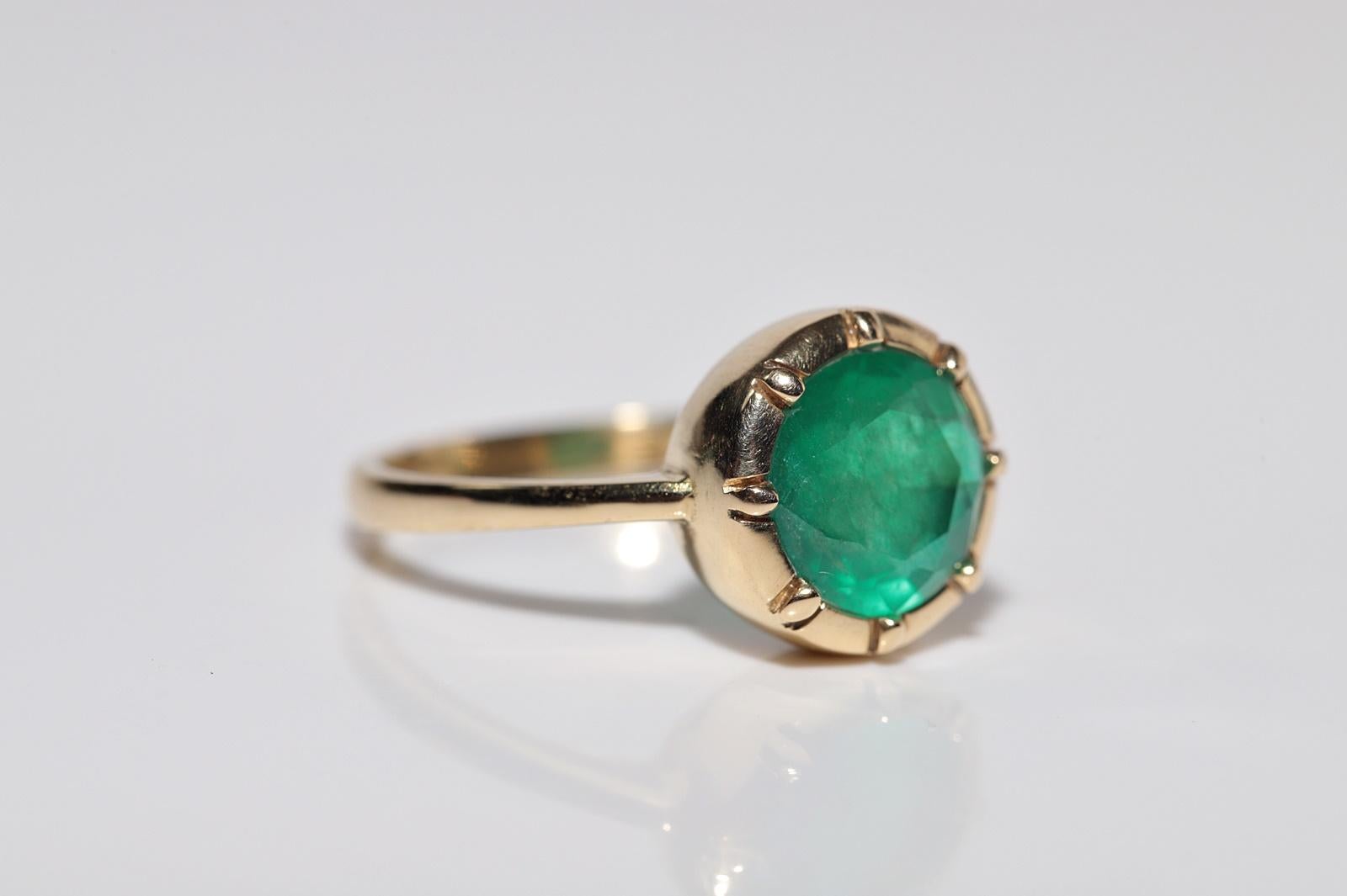 Neu Hergestellter 18k Gold Natürlicher Smaragd Dekorierter Solitär Ehering mit Smaragdverzierung im Angebot 1