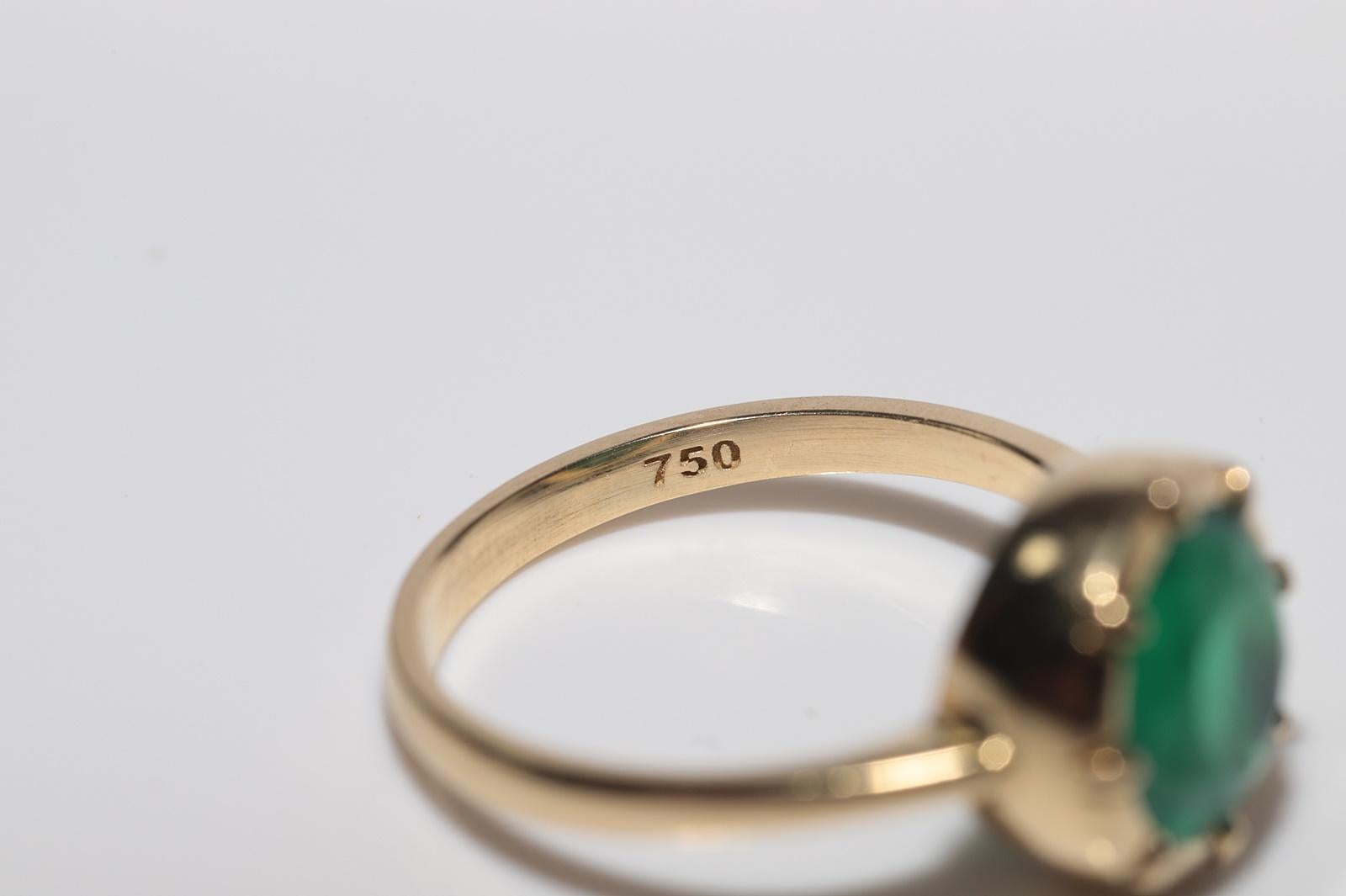Neu Hergestellter 18k Gold Natürlicher Smaragd Dekorierter Solitär Ehering mit Smaragdverzierung im Angebot 3