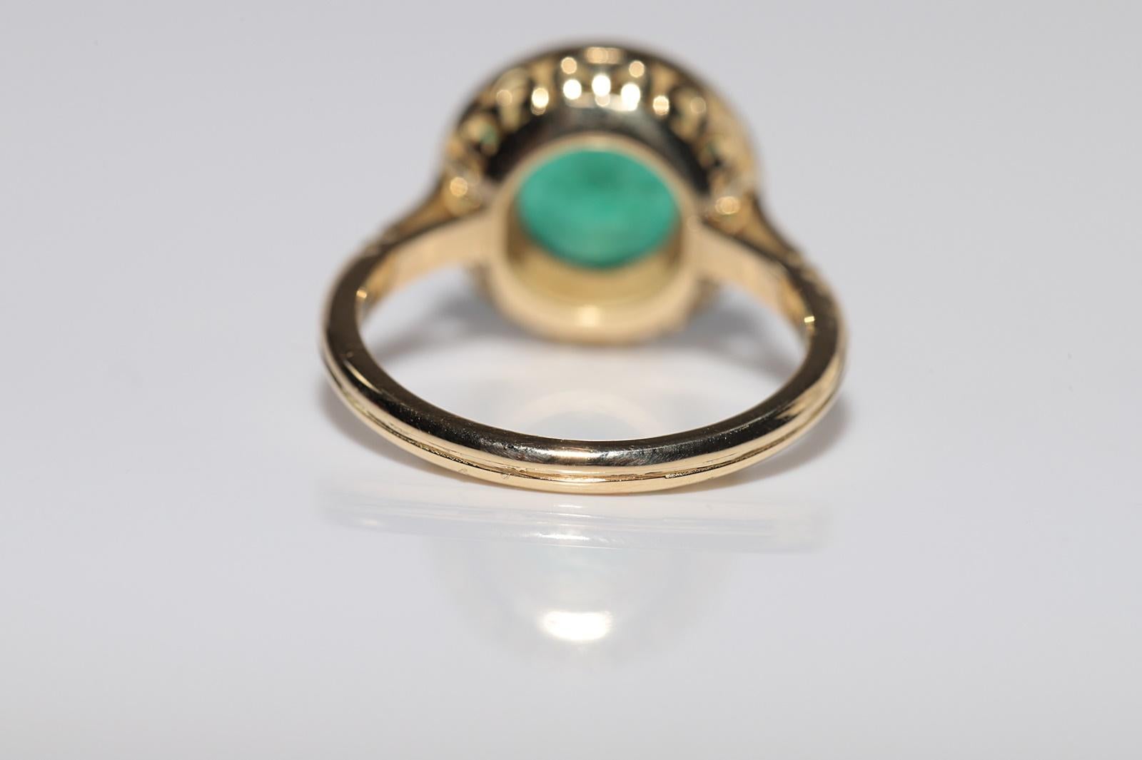 Neu Hergestellter 18k Gold Natürlicher Smaragd Dekorierter Solitär Ehering mit Smaragdverzierung im Angebot 3