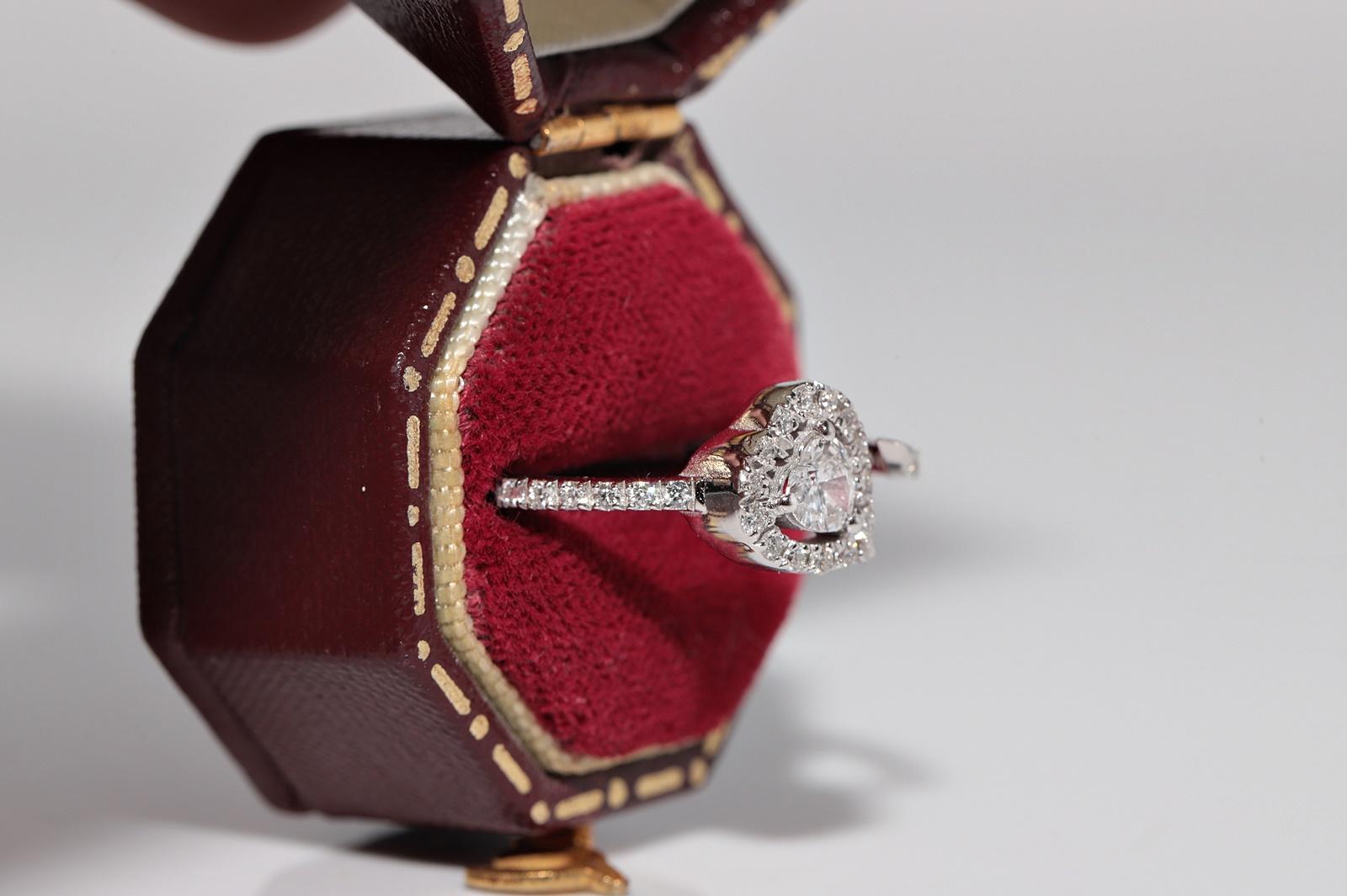 Anillo de diamantes naturales talla corazón y talla brillante en oro de 18 quilates de nueva factura Moderno en venta
