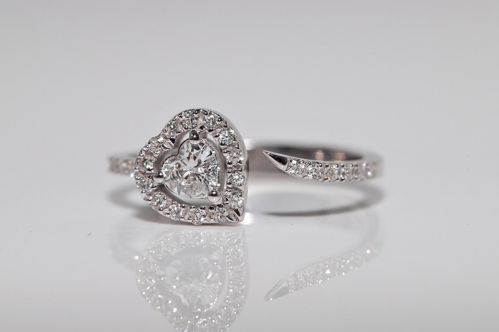 Anillo de diamantes naturales talla corazón y talla brillante en oro de 18 quilates de nueva factura Corte brillante en venta