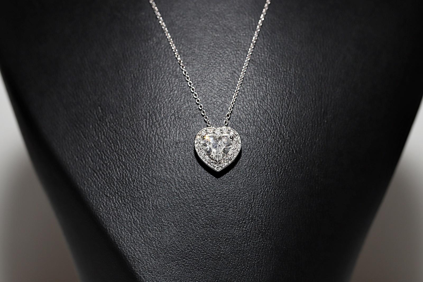 Neuer 18 Karat Gold Anhänger mit natürlichem Diamanten im Herzschliff und Diamanten im Brillantschliff (Moderne) im Angebot