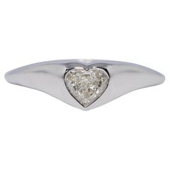 New Made 18k Gold Natural Heart Cut Diamond Decorated Solitaire Ring