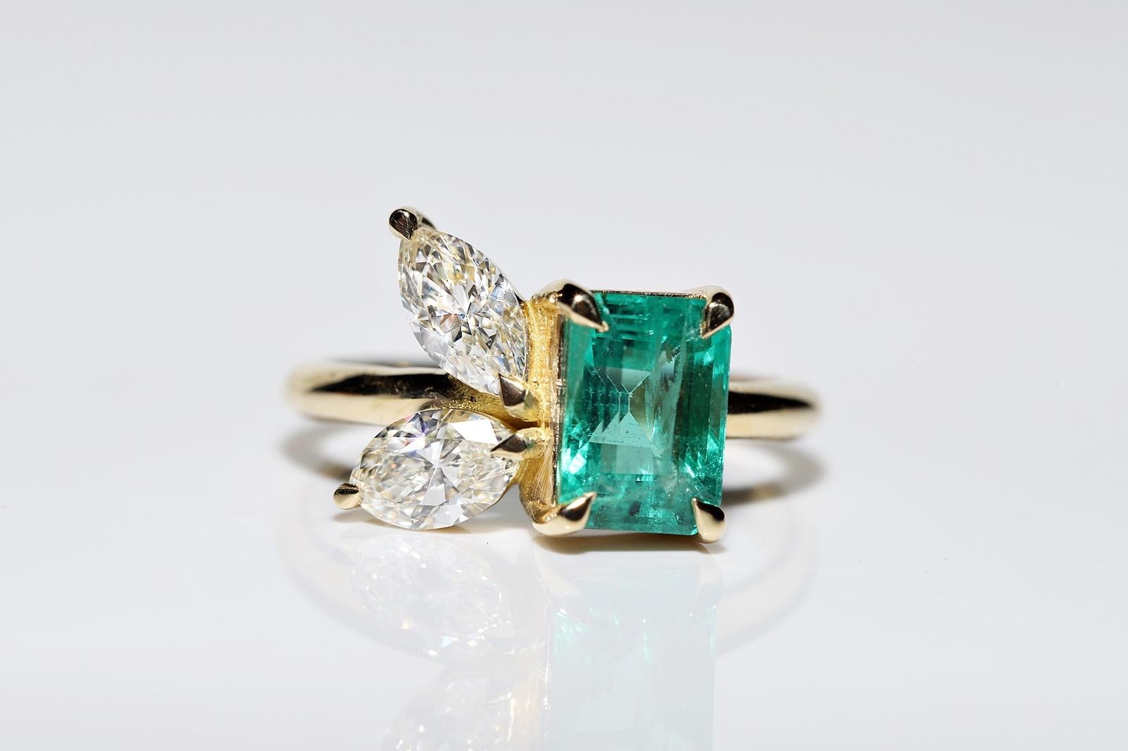 In sehr gutem Zustand.
Das Gesamtgewicht beträgt 4.6 Gramm.
Insgesamt ist Diamant 0,86 ct.
Der Diamant hat die Farbe I-J und die Reinheit vvs.
Insgesamt ist Smaragd 1.85 ct.
Ringgröße ist US 6.5 (Wir bieten kostenlose Größenänderung)
Wir können jede