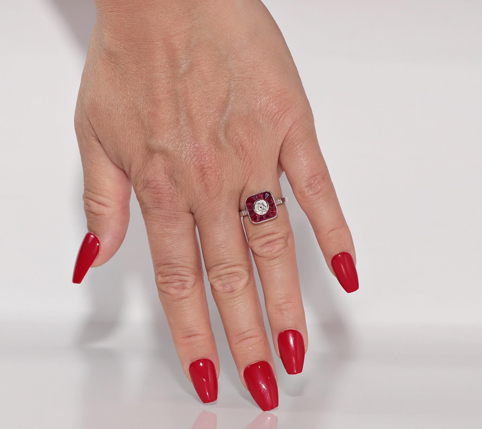 New Made Bague en or 18k ornée d'un diamant naturel taille ancienne et d'un rubis taille baguette en vente 7