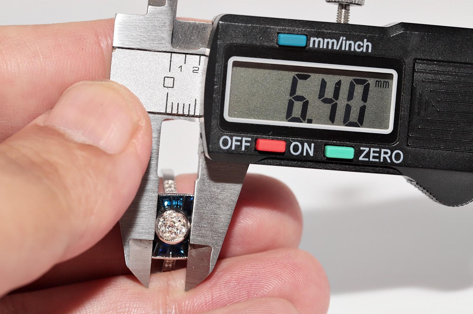 Neuer Ring aus 18 Karat Gold mit natürlichem Diamanten im Altschliff und Saphiren im Baguetteschliff im Angebot 7