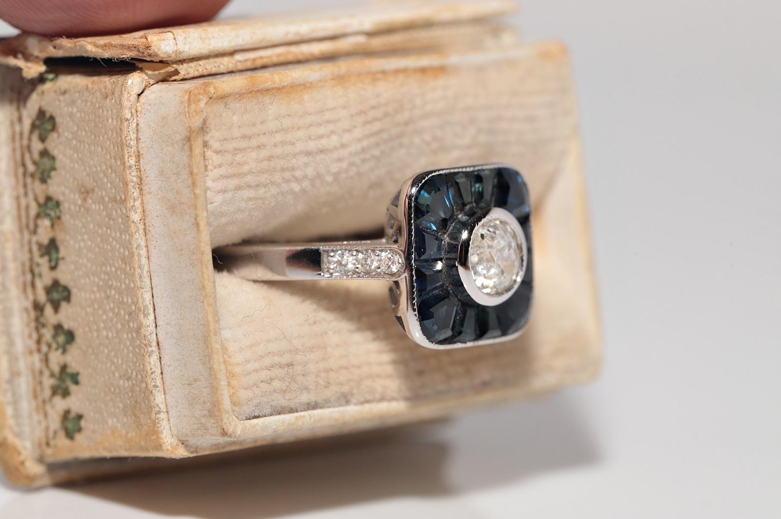 Neuer Ring aus 18 Karat Gold mit natürlichem Diamanten im Altschliff und Saphiren im Baguetteschliff (Moderne) im Angebot