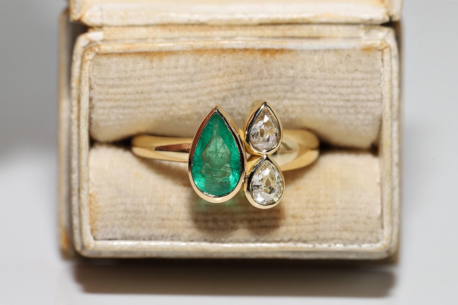 In sehr gutem Zustand.
Das Gesamtgewicht beträgt 5,9 Gramm.
Insgesamt ist Diamant 0,49 ct.
Der Diamant hat die Farbe J und die Reinheit s1-s2.
Insgesamt ist Smaragd 0.78 ct.
Ringgröße ist US 6.5 
Wir können jede Größe herstellen.
Die Box ist nicht