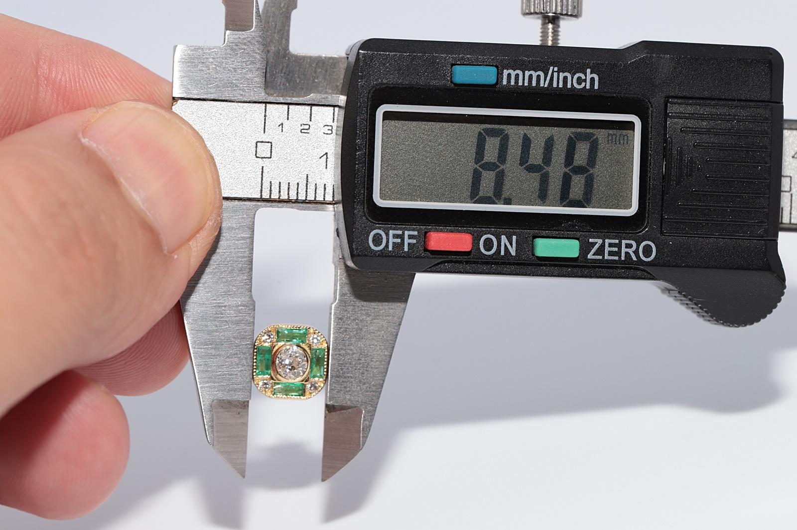 New Made 18k Gold natürlichen alten Schliff Diamant und Smaragd verziert Ohrstecker im Angebot 2