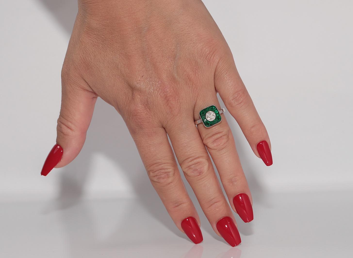 New Made Bague en or 18k diamant naturel taille ancienne et émeraude en vente 7