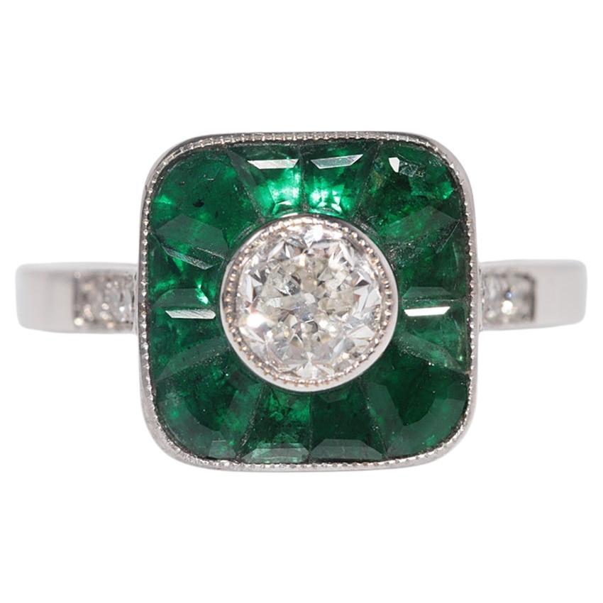 New Made 18k Gold Natural Old Cut Diamant und Smaragd Ring im Angebot