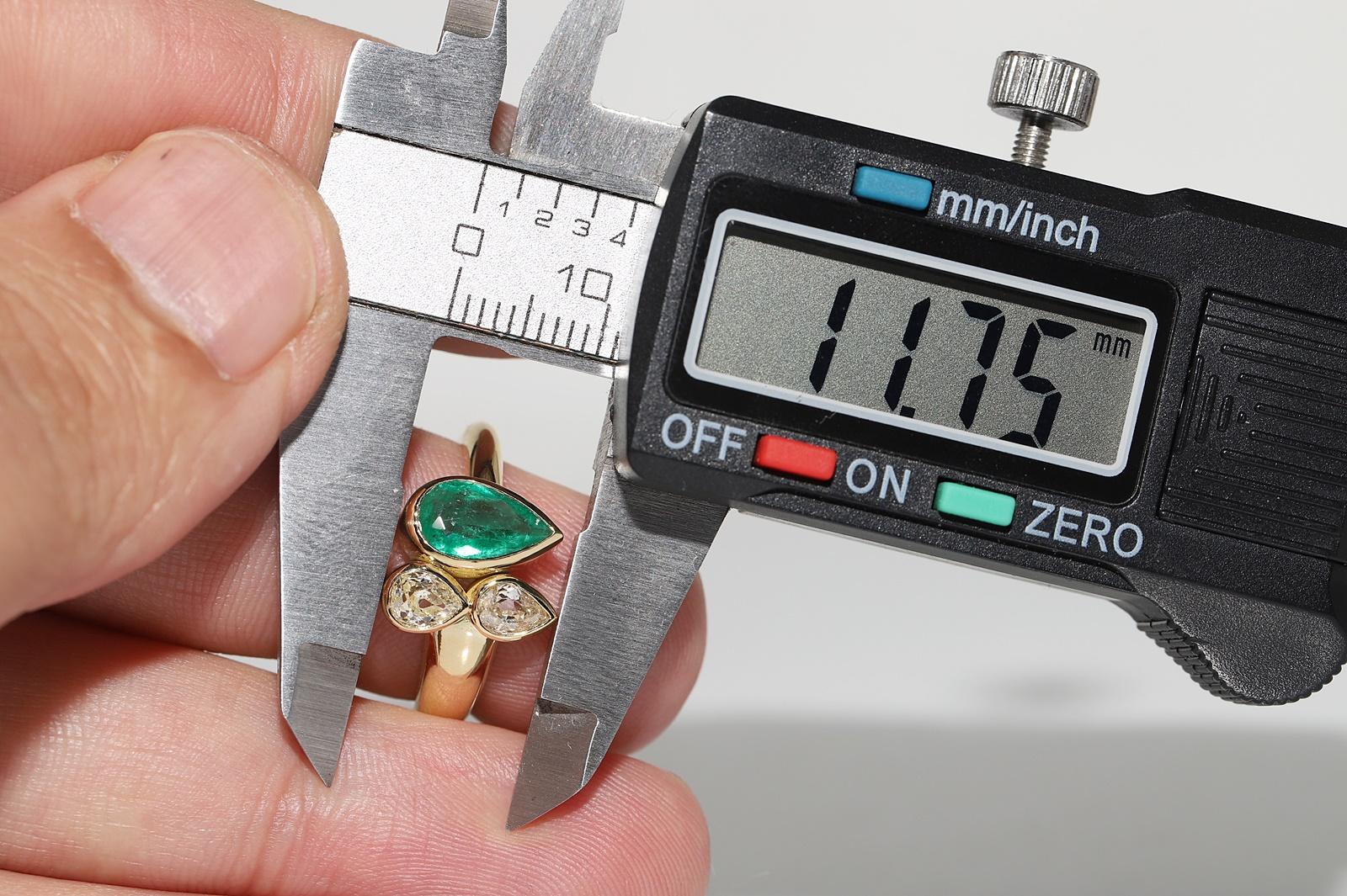 New Made 18k Gold Natural Old Pear Cut Diamond And Emerald  Decorated Ring For Sale 6