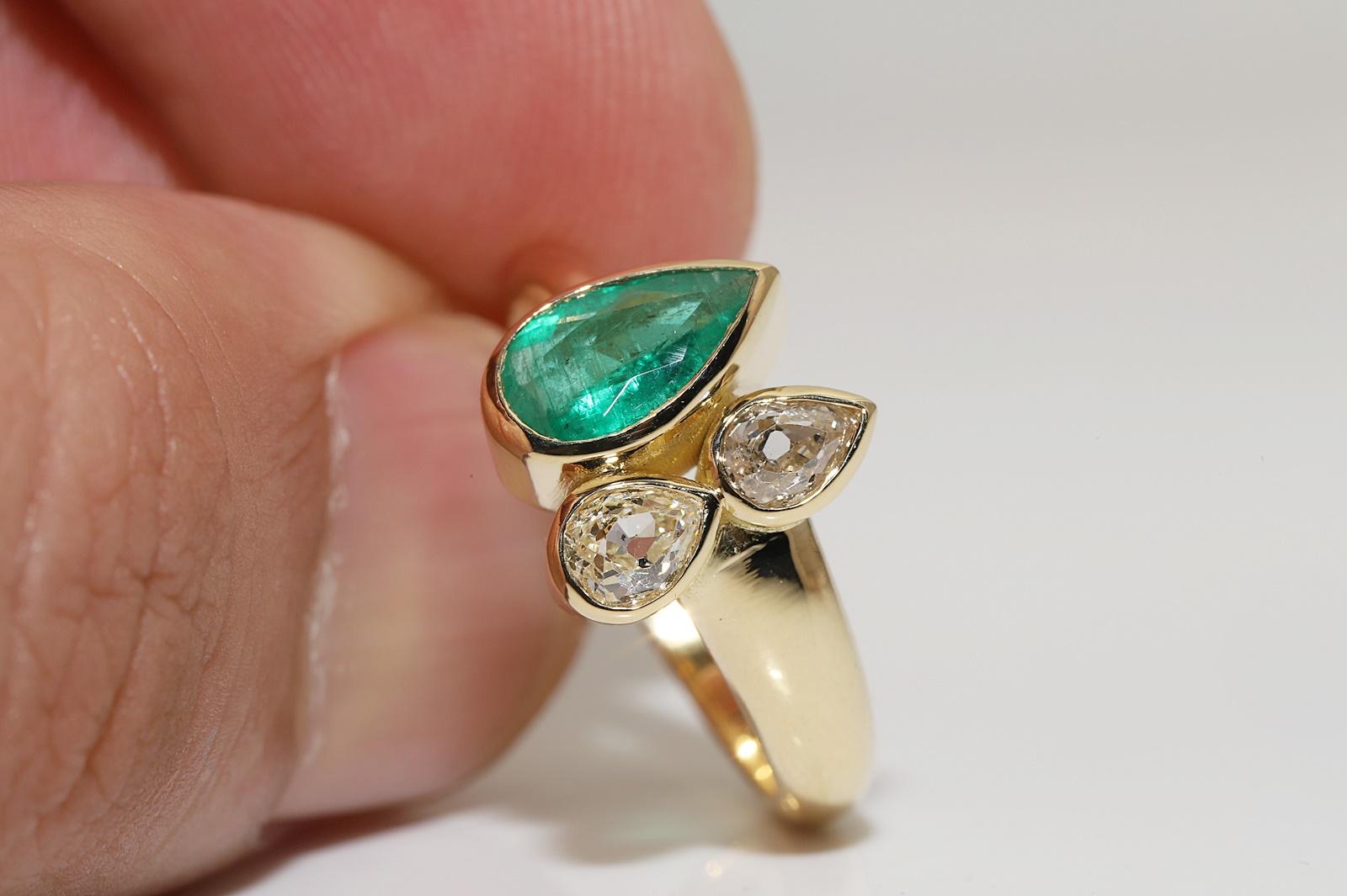 New Made 18k Gold Natural Old Pear Cut Diamond And Emerald  Decorated Ring For Sale 3