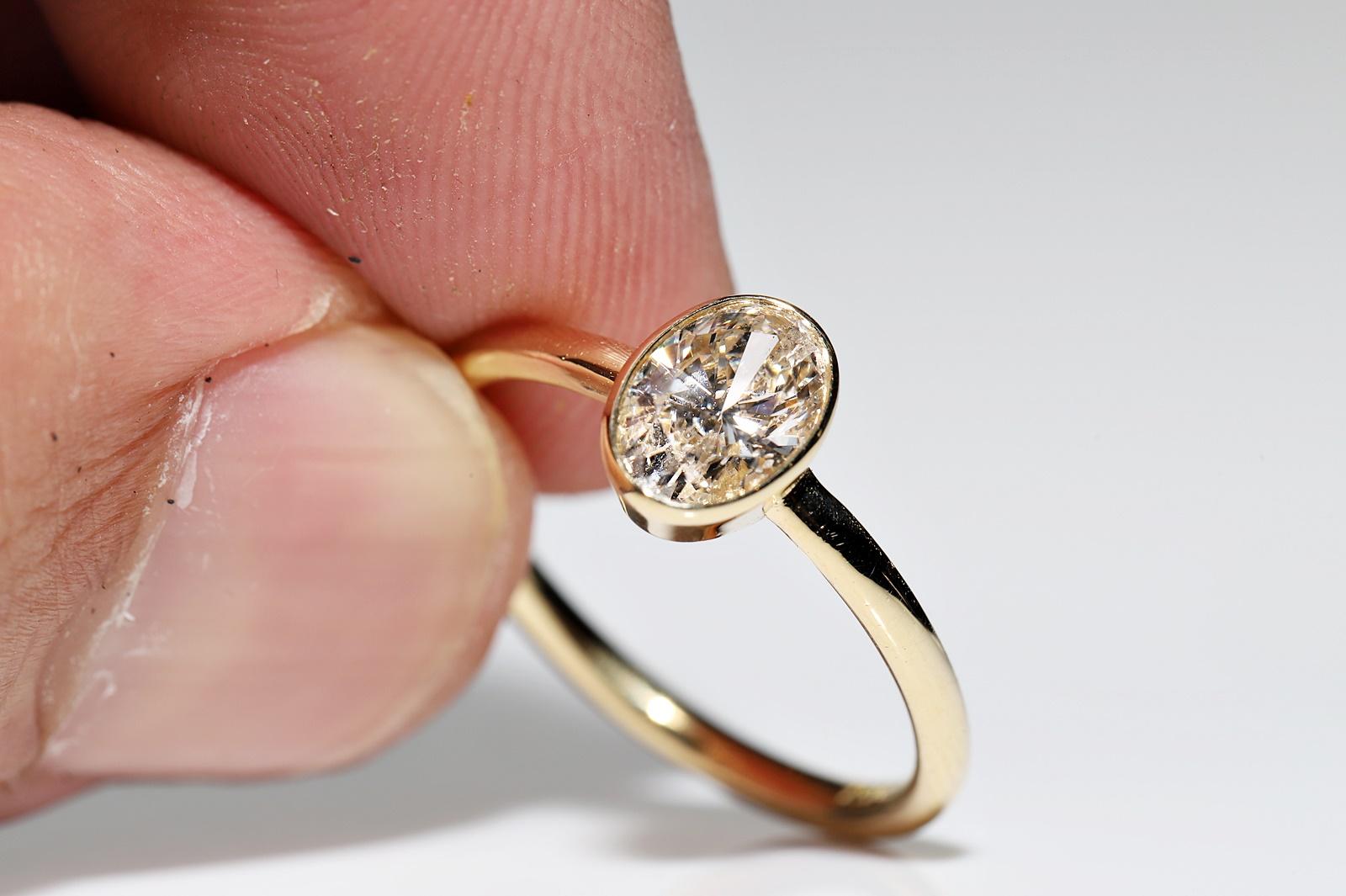 New Made 18k Gold Natural Oval Cut  Diamond Decorated Solitaire Ring For Sale 5