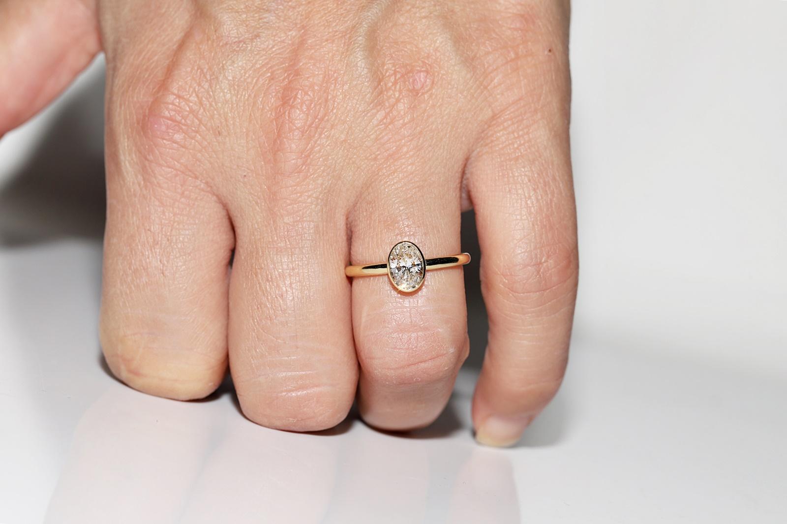 New Made 18k Gold Natural Oval Cut  Diamond Decorated Solitaire Ring For Sale 7
