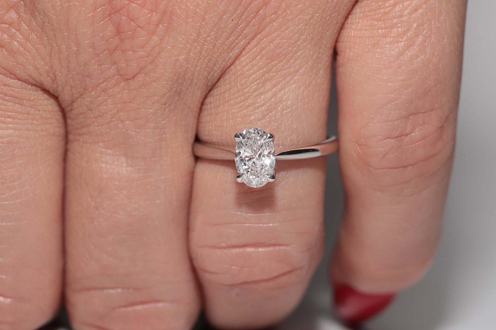 Neu Hergestellter 18k Gold Natürlicher Ovalschliff Diamant Dekorierter Solitär Ring mit Solitär im Angebot 9