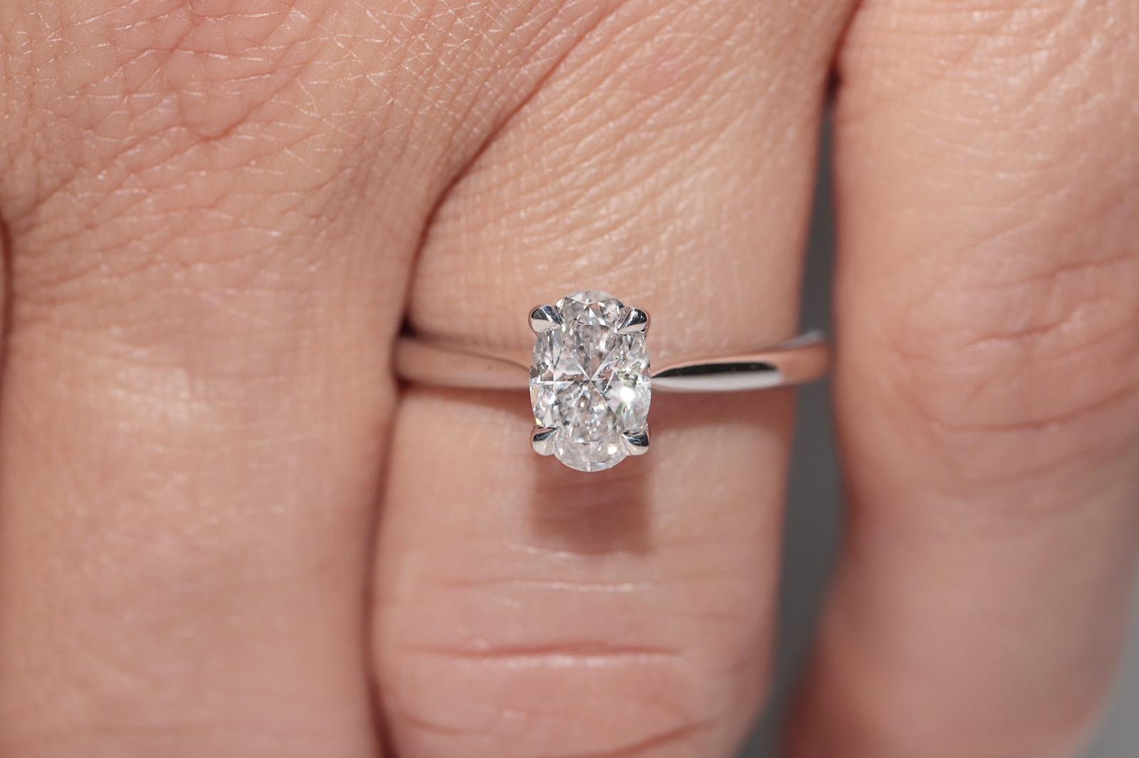 Neu Hergestellter 18k Gold Natürlicher Ovalschliff Diamant Dekorierter Solitär Ring mit Solitär im Angebot 10