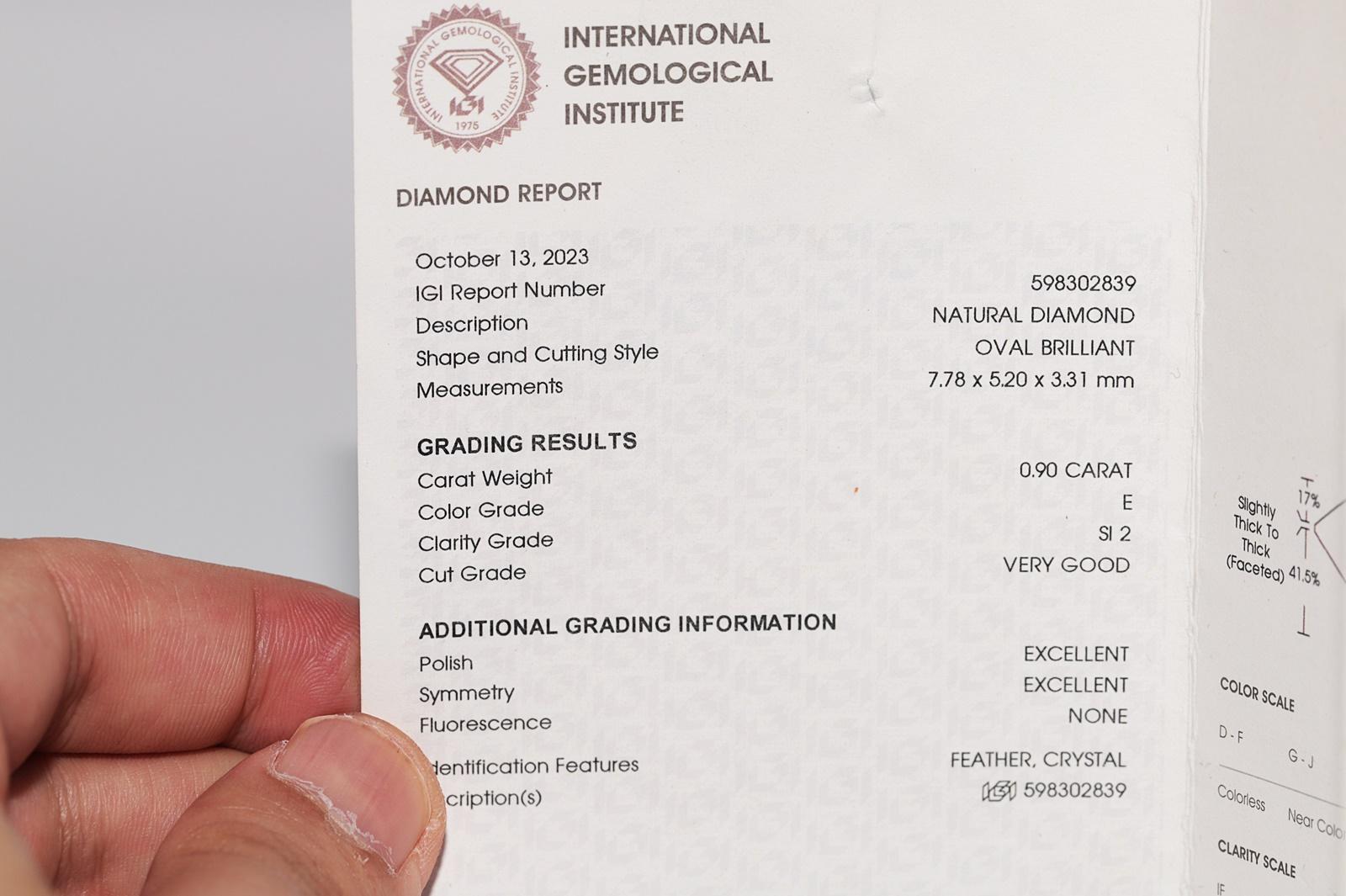 New Made Bague solitaire en or 18k ornée d'un diamant naturel de taille ovale en vente 12