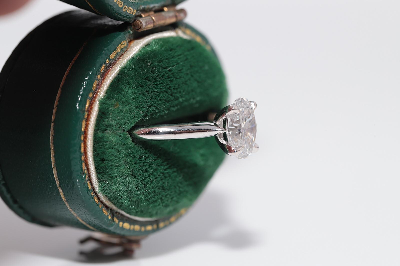 Moderne New Made Bague solitaire en or 18k ornée d'un diamant naturel de taille ovale en vente