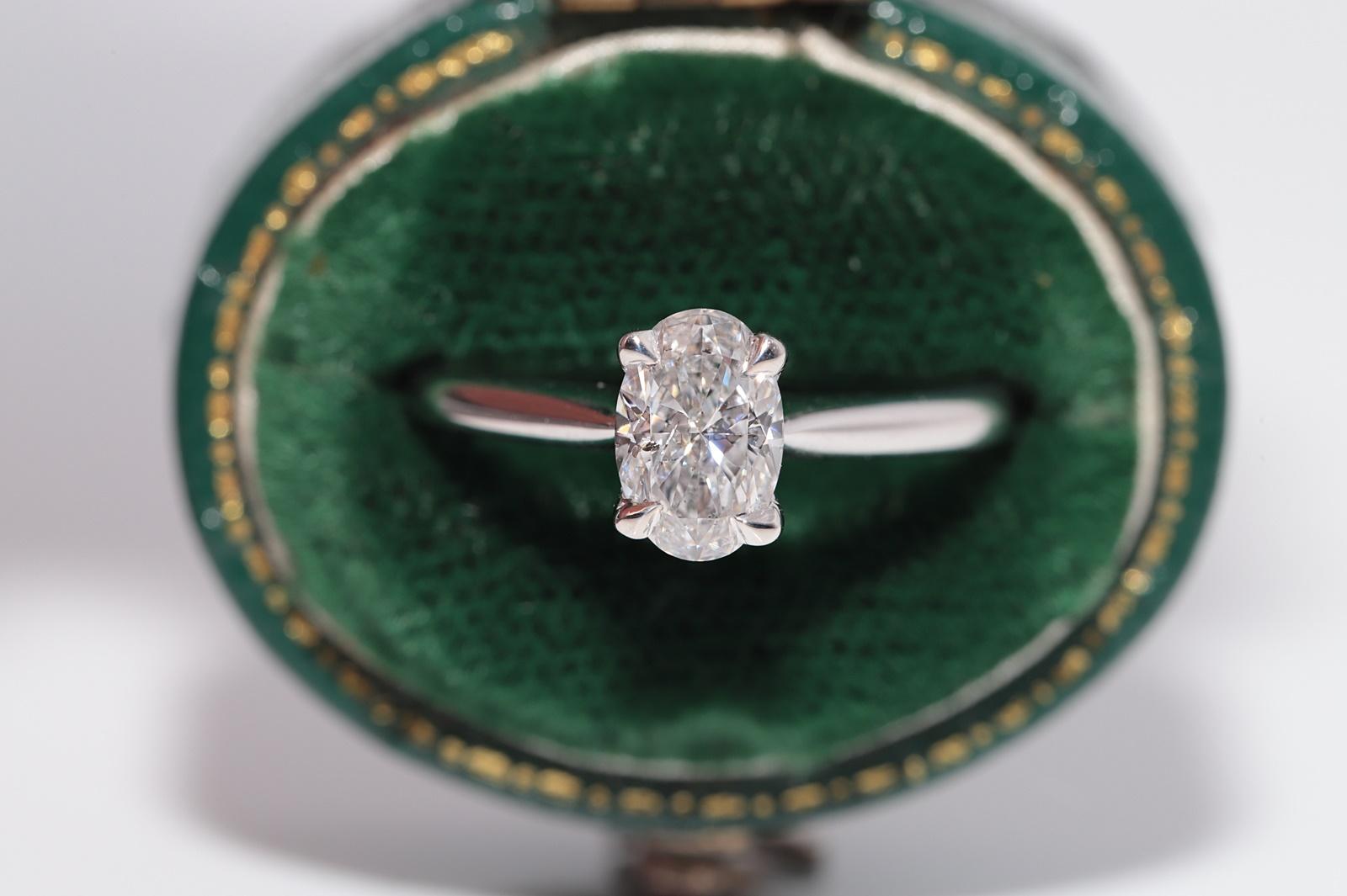 Taille ovale New Made Bague solitaire en or 18k ornée d'un diamant naturel de taille ovale en vente
