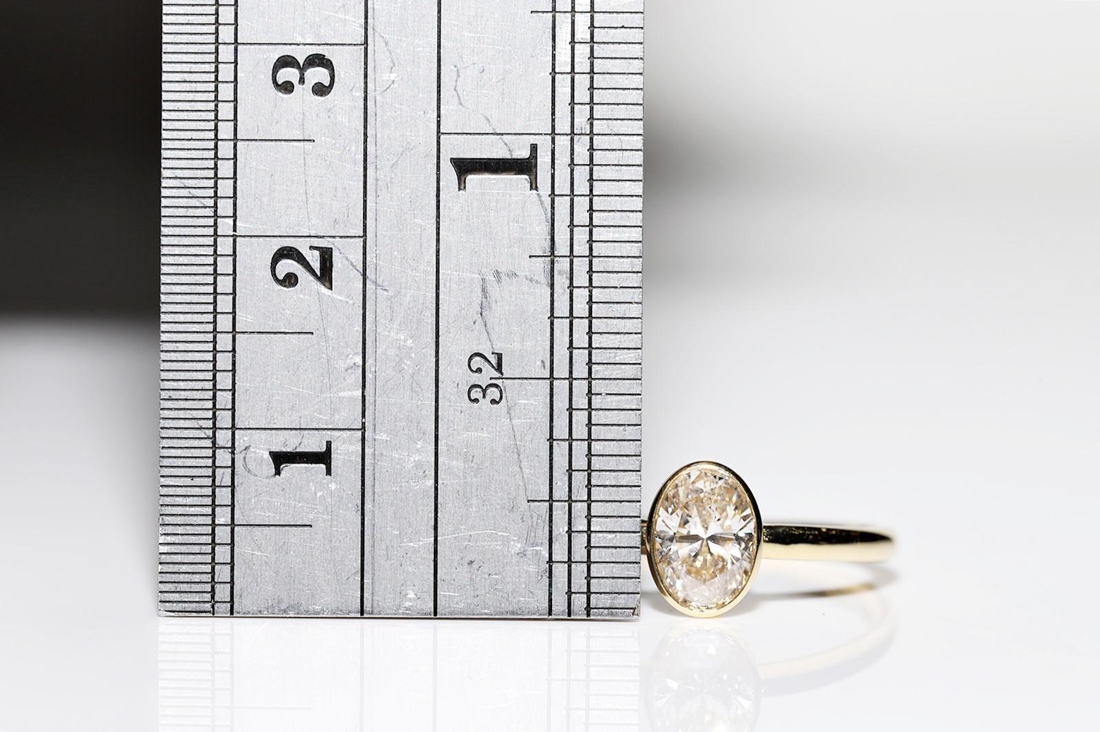 New Made 18k Gold Natural Oval Cut  Diamond Decorated Solitaire Ring For Sale 3