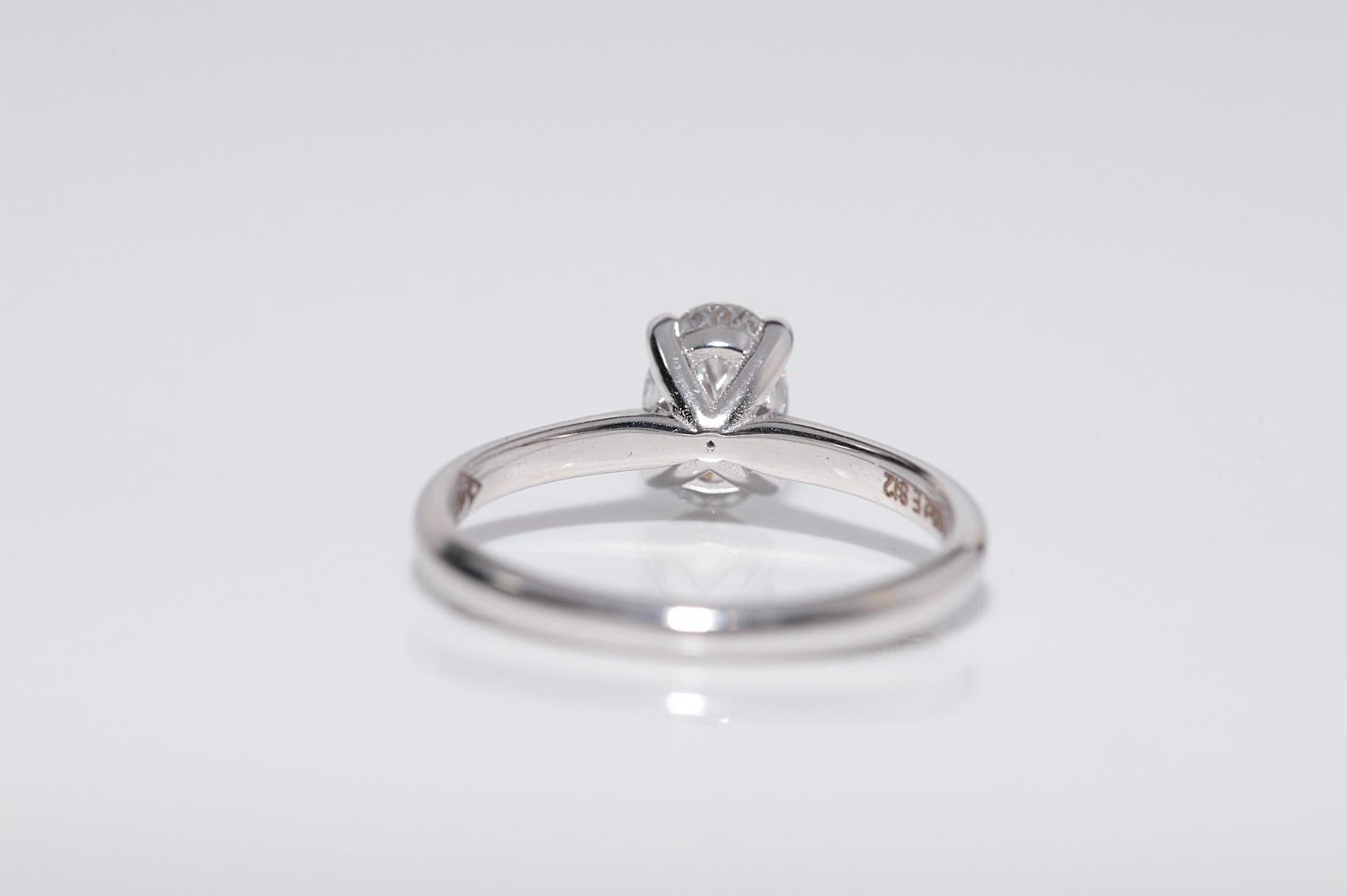 New Made Bague solitaire en or 18k ornée d'un diamant naturel de taille ovale en vente 2
