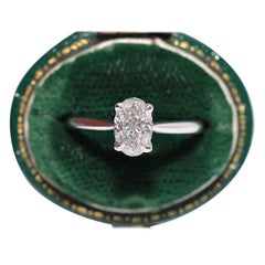 New Made 18k Gold Natural Oval Cut Diamond Decorated Solitaire Ring