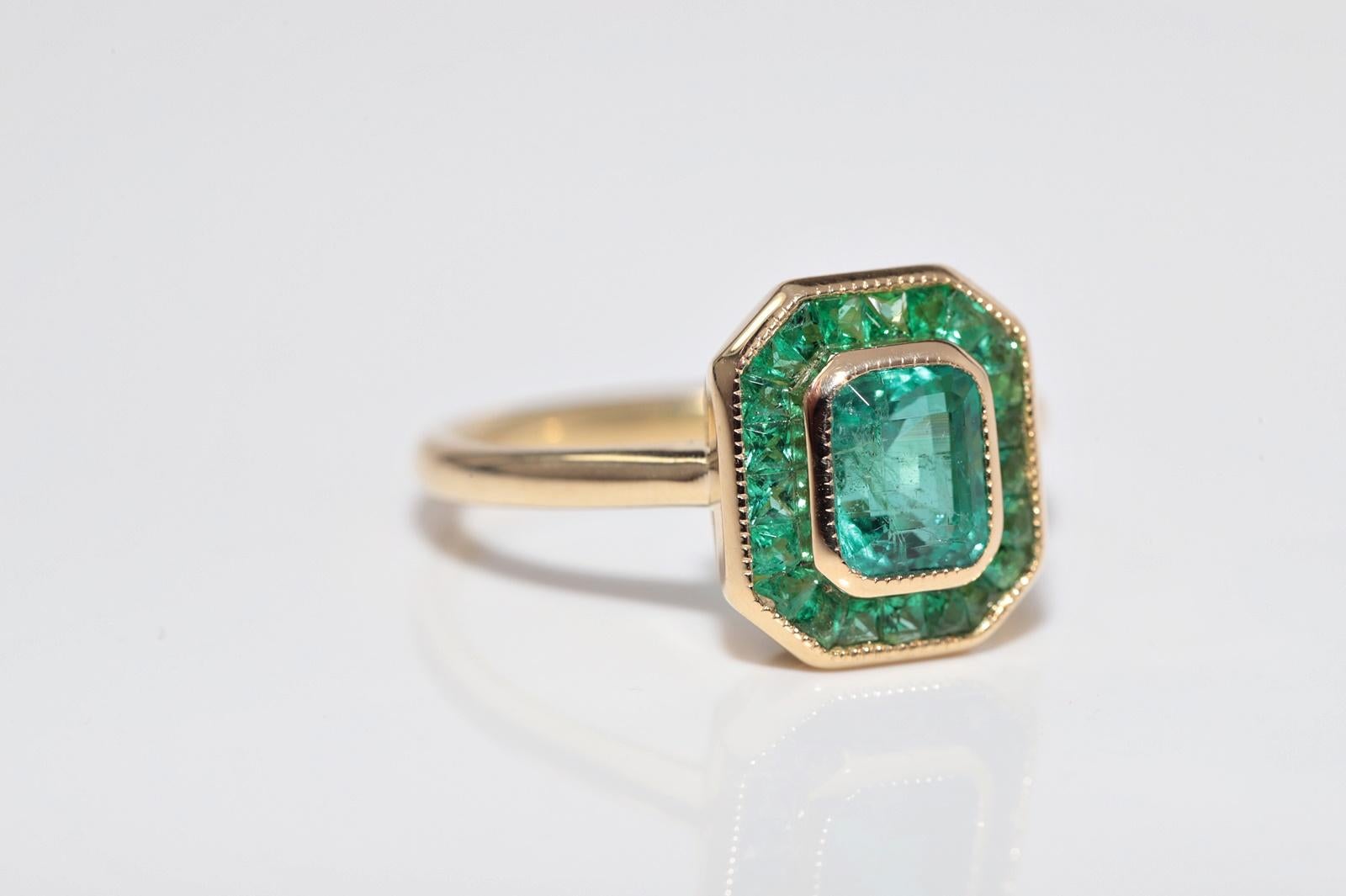 New Made 18k Gold Natural Square Cut und Kaliber Cut Emerald Ring im Angebot 7