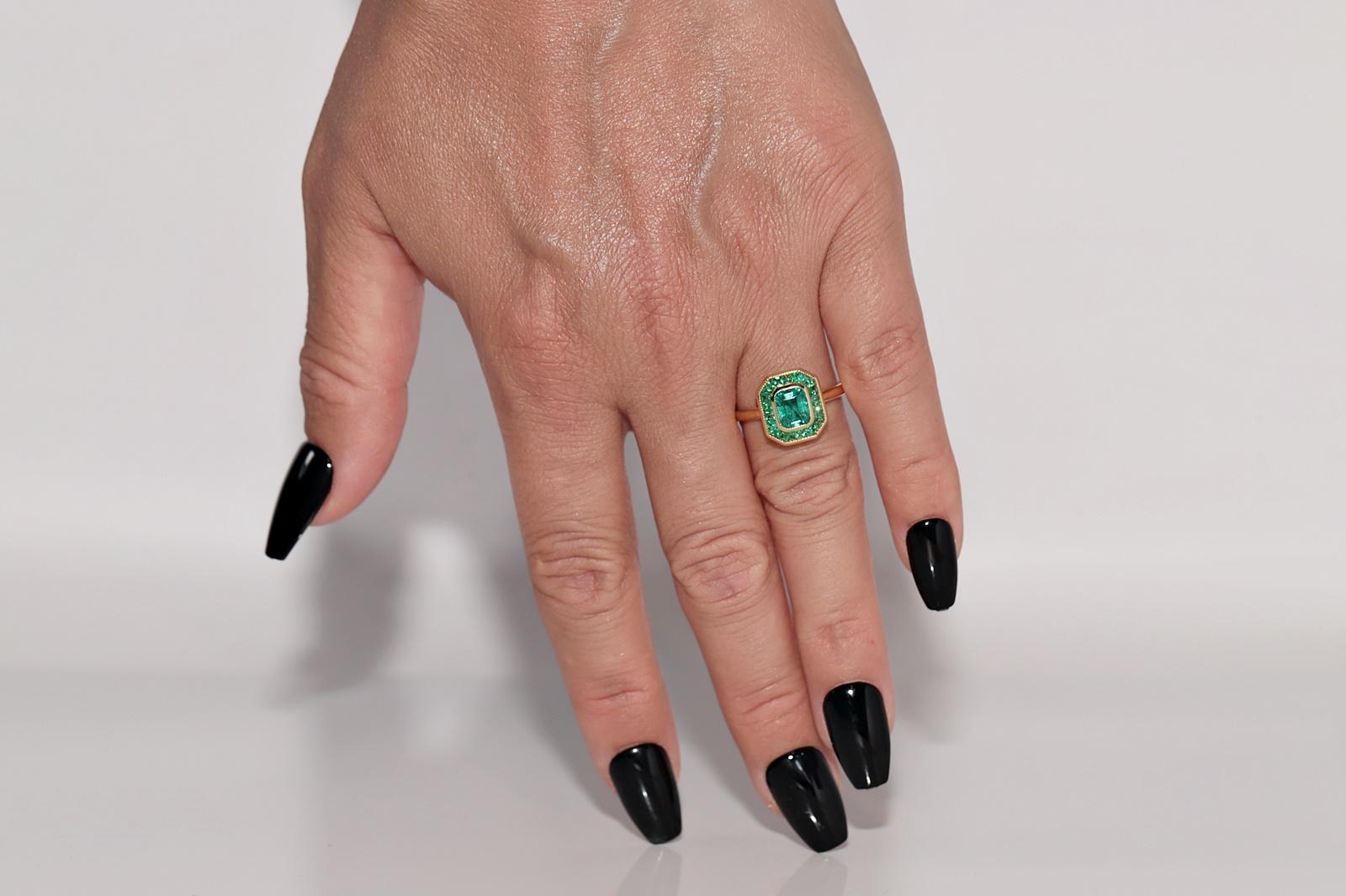 New Made 18k Gold Natural Square Cut And Caliber Cut Emerald Ring For Sale 10