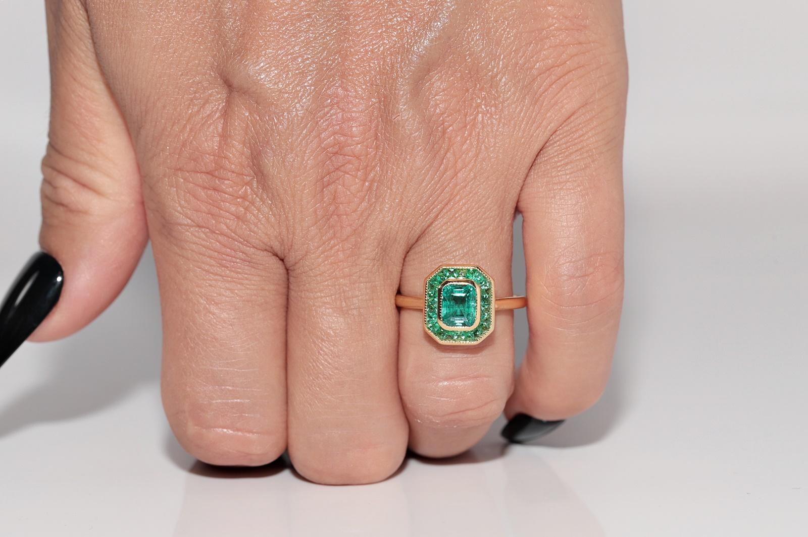 New Made 18k Gold Natural Square Cut And Caliber Cut Emerald Ring For Sale 11