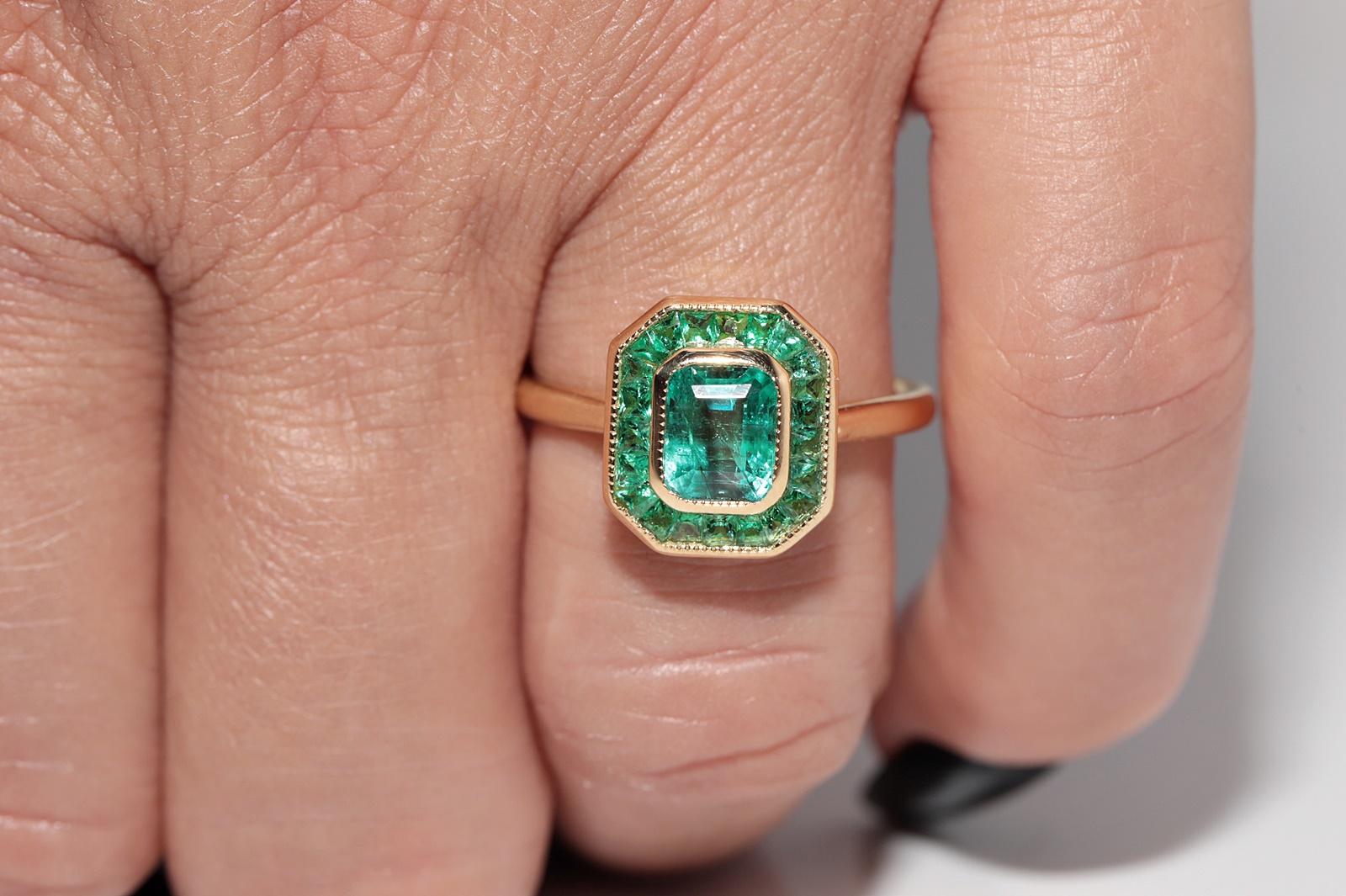 New Made 18k Gold Natural Square Cut And Caliber Cut Emerald Ring For Sale 12