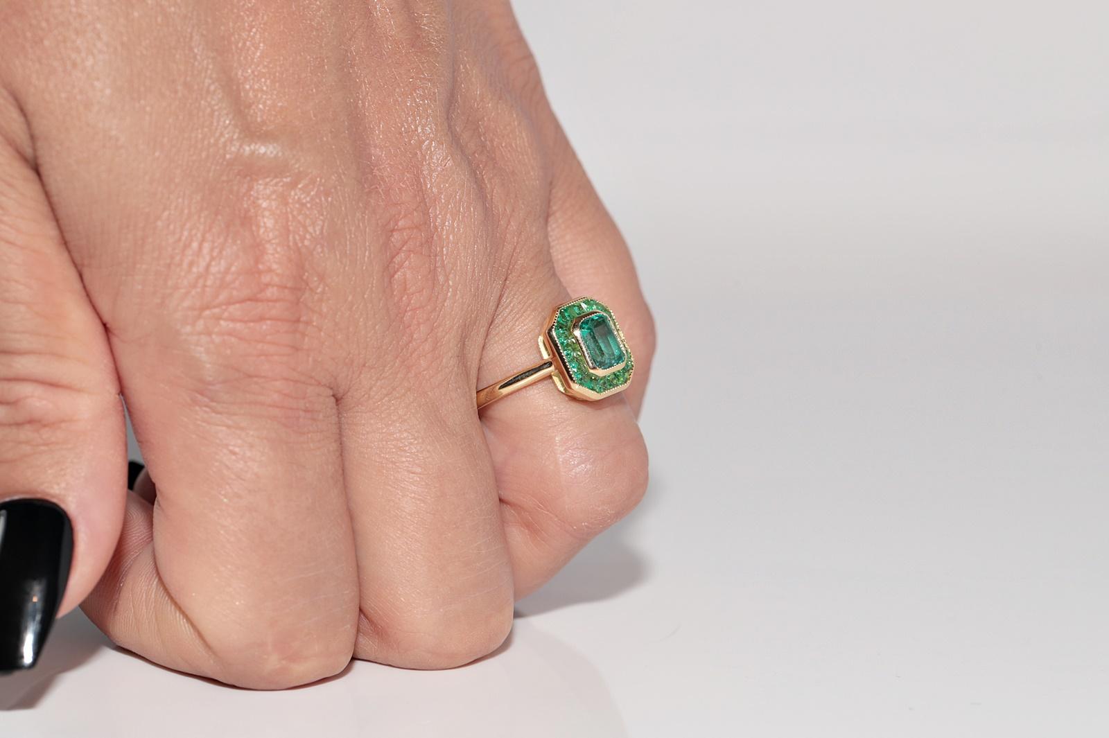 New Made 18k Gold Natural Square Cut And Caliber Cut Emerald Ring For Sale 13