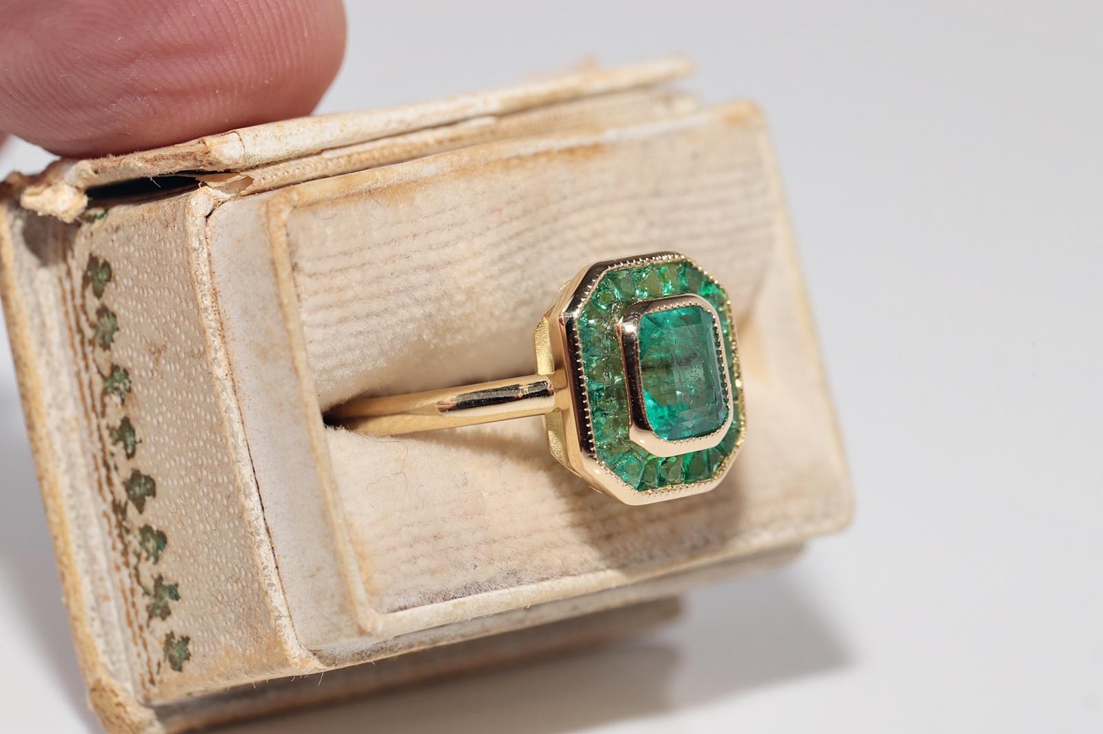 Modern New Made 18k Gold Natural Square Cut And Caliber Cut Emerald Ring For Sale