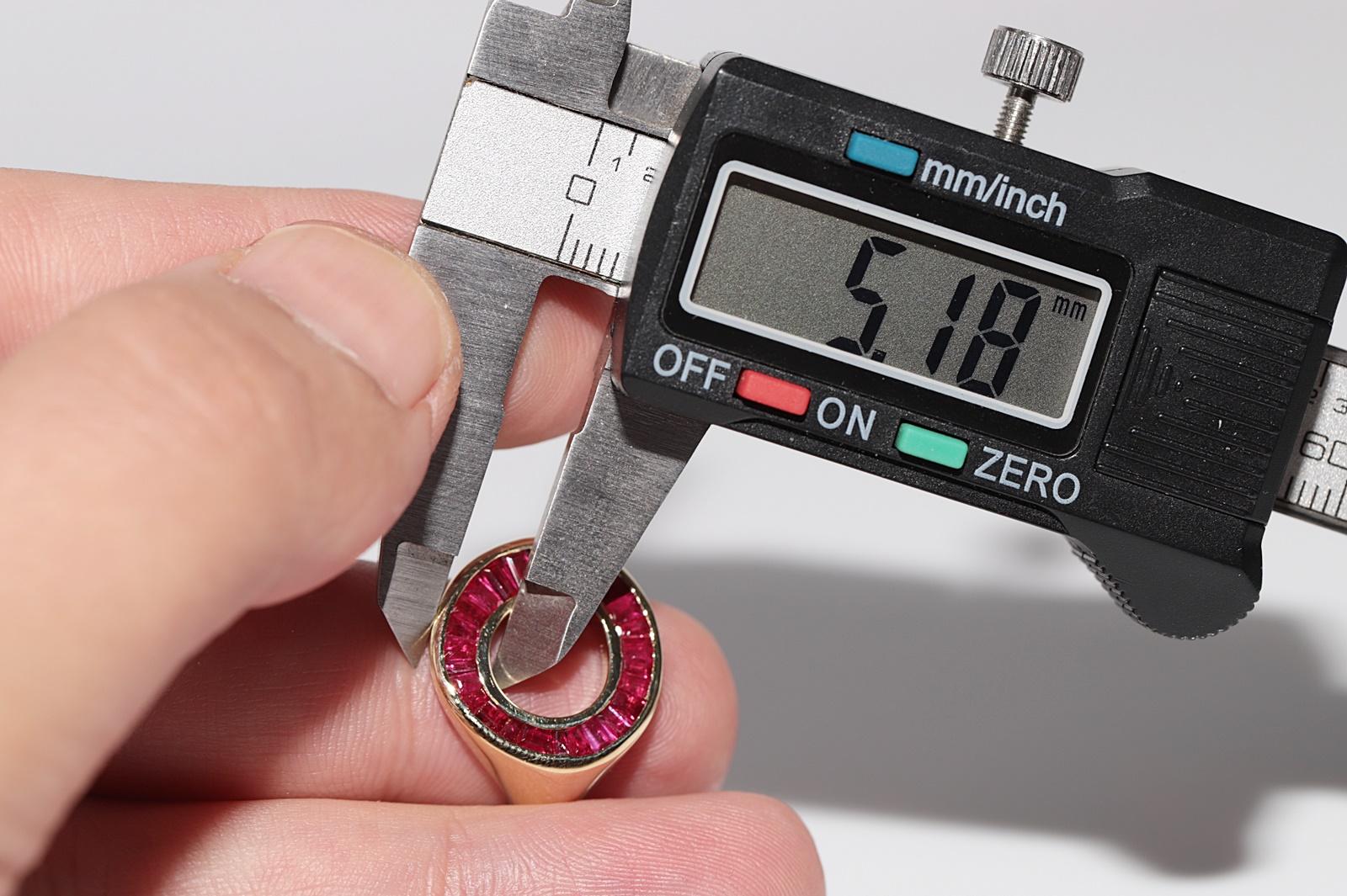 New Made 18k Gold natürlichen konischen Schliff Rubin dekoriert Runde  Ring im Angebot 6