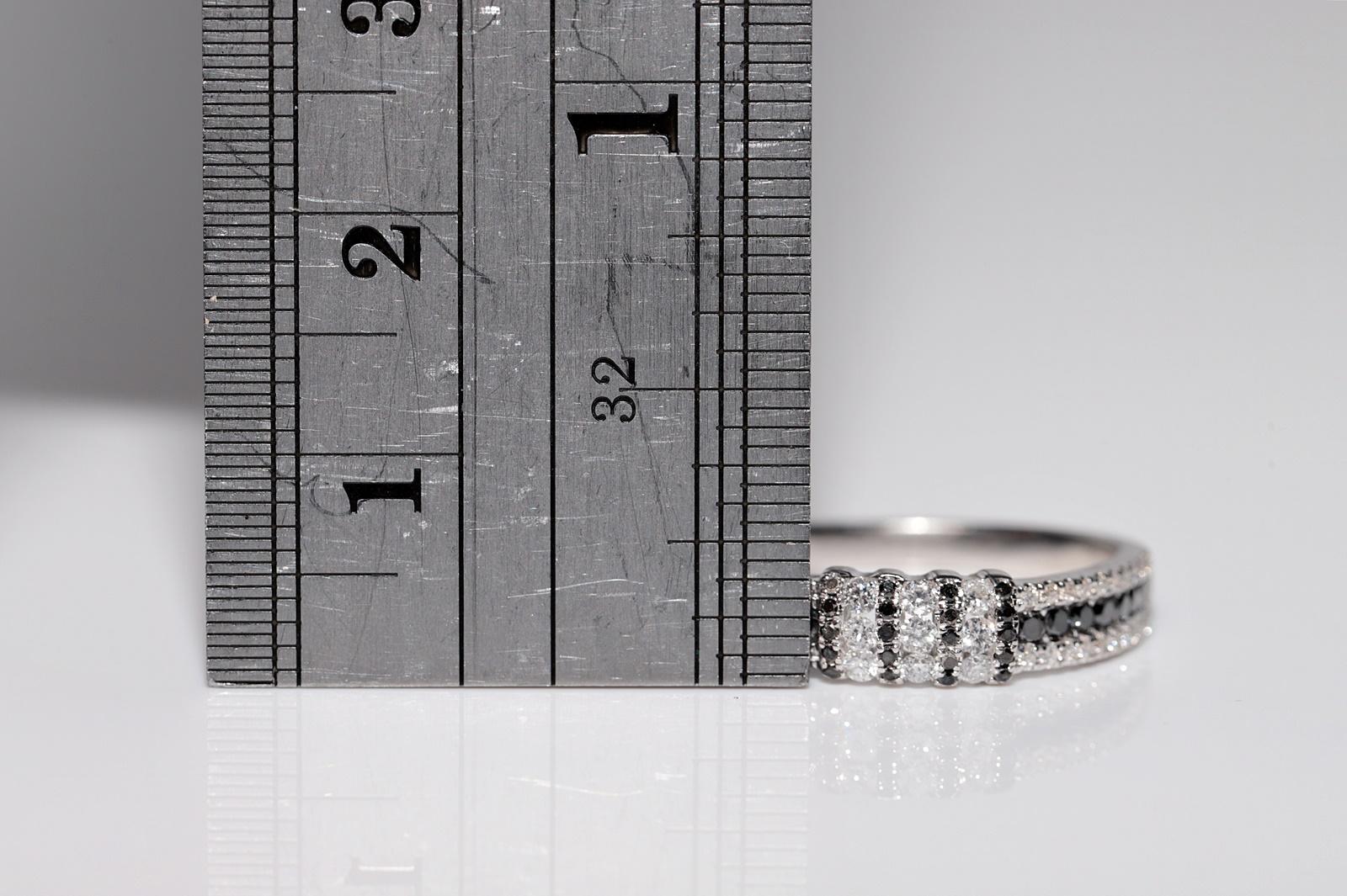 Bague de fabrication neuve en or 18 carats avec diamants blancs naturels et noirs en vente 9
