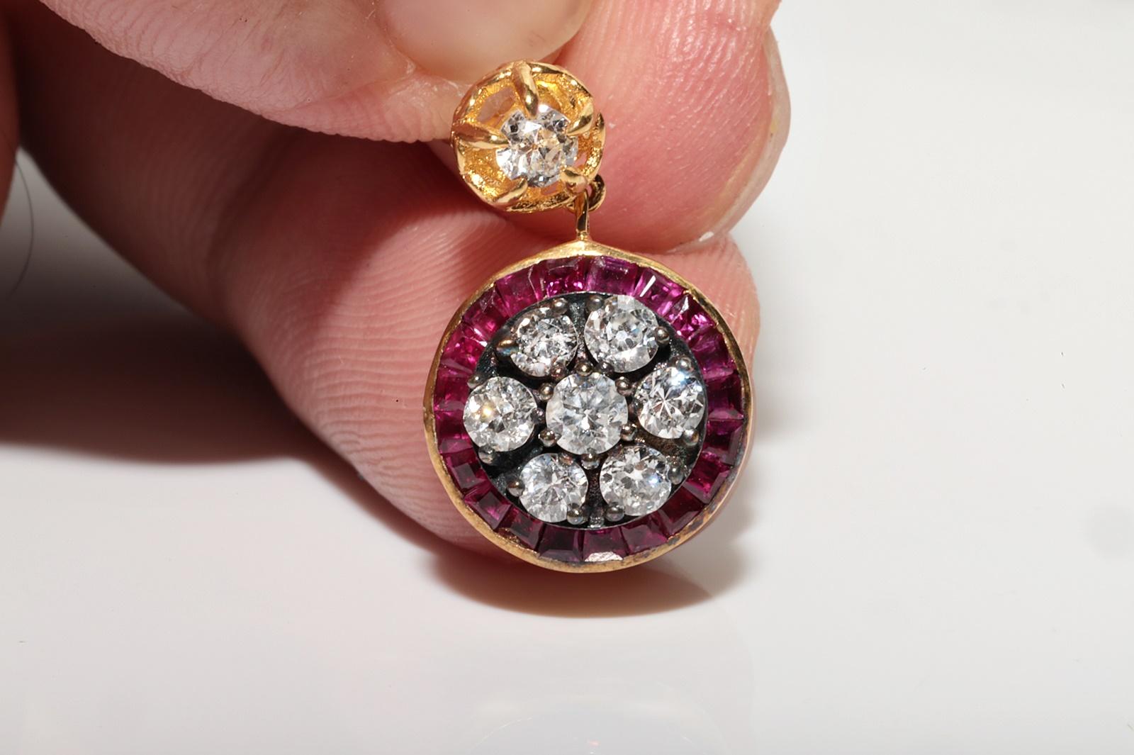 New Made 18k Gold Top Silver Natural Diamond and Caliber Ruby Decorated Earring en vente 5