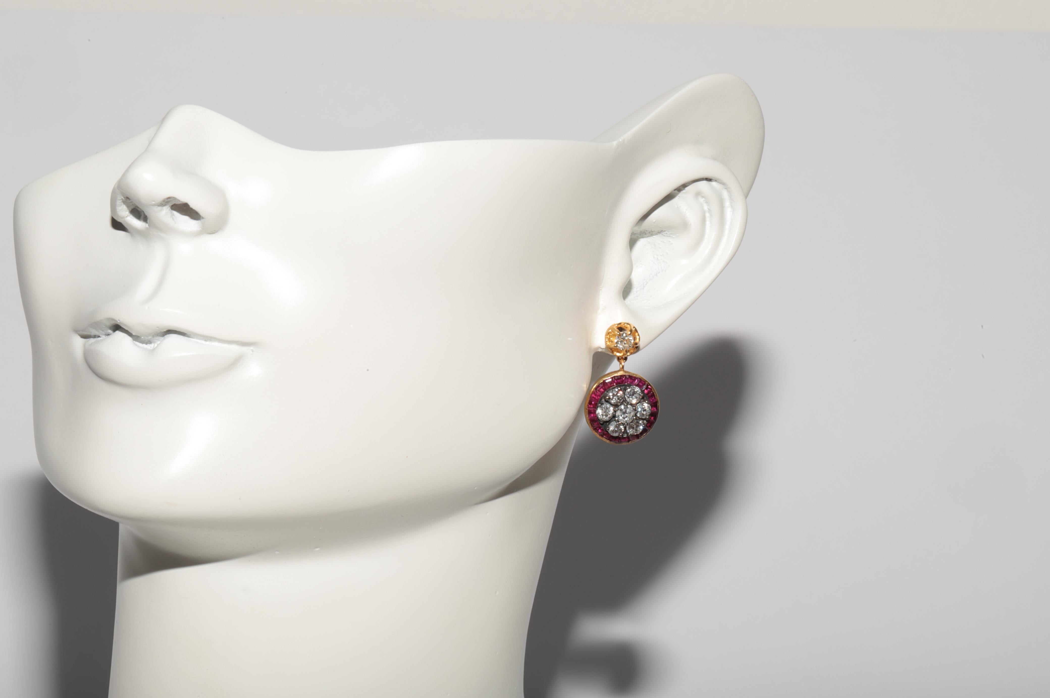 New Made 18k Gold Top Silver Natural Diamond and Caliber Ruby Decorated Earring en vente 8