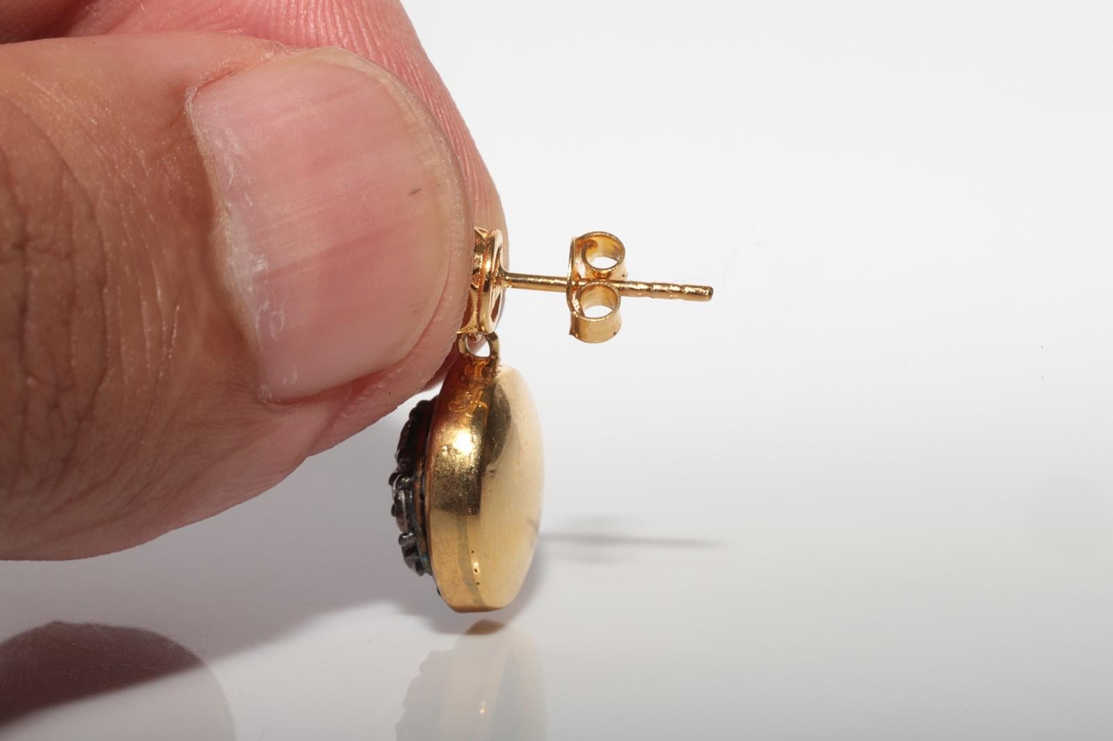 Neu Hergestellter 18k Gold Top Silber Natürlicher Diamant Kaliber Saphir Dekorierter Ohrring im Angebot 6