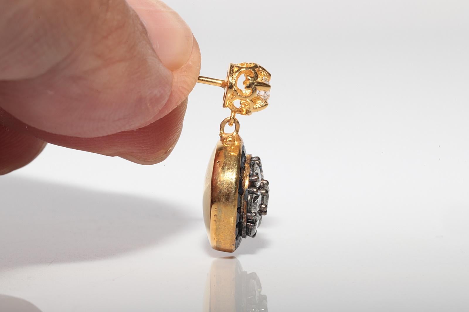 Neu Hergestellter 18k Gold Top Silber Natürlicher Diamant Kaliber Saphir Dekorierter Ohrring im Angebot 1