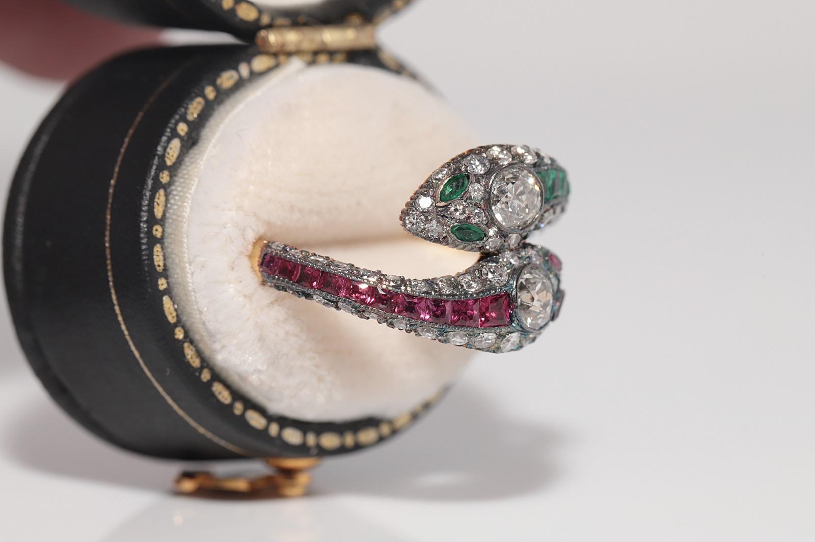 Moderne New Made 18k Gold Top Silver Natural Old Cut Diamond And Emerald Ruby Snake Ring en vente