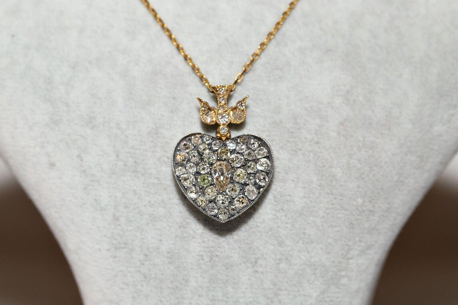 En très bon état.
Le poids total est de 8,3 grammes.
Le diamant est de 3,33 carats.
La clarté est celle du diamant H-I-J-K-L-Brown et vs-s1-s2-s3.
La longueur totale de la chaîne est de 47 cm.
N'hésitez pas à nous contacter pour toute question.