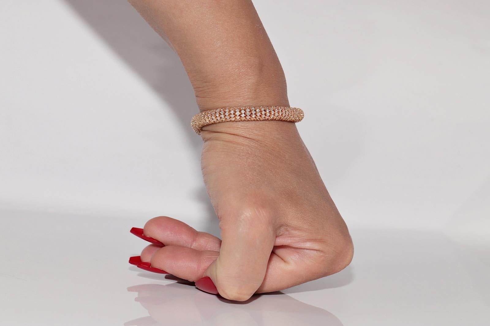 New Made Handcrafted 18k Gold Natural Diamond Decorated Strong Bracelet en vente 12