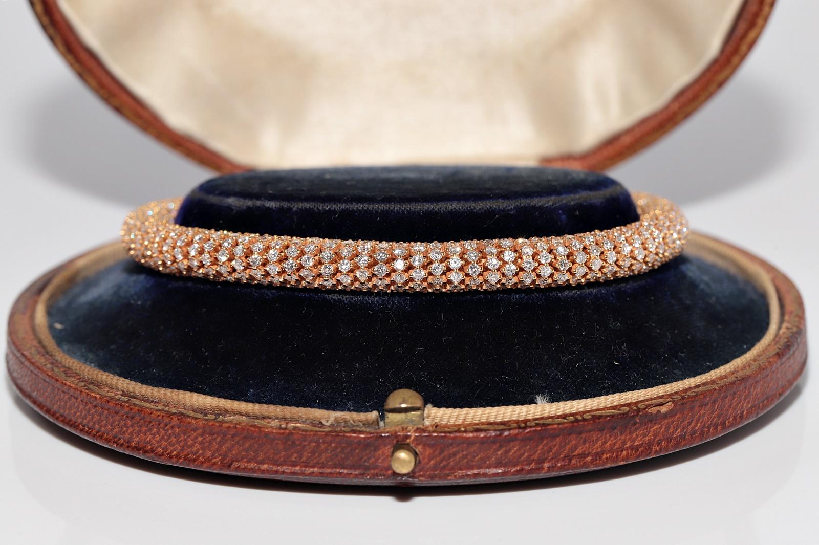 En très bon état.
Le poids total est de 28,3 grammes.
Au total, un diamant de 12.02 ct.
Le diamant est de couleur G-H et de pureté vvs-vs.
La longueur totale de la chaîne est de 18 cm.
La boîte n'est pas incluse.
N'hésitez pas à nous contacter pour