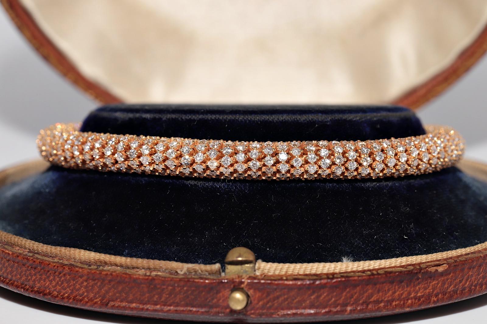 Moderne New Made Handcrafted 18k Gold Natural Diamond Decorated Strong Bracelet en vente