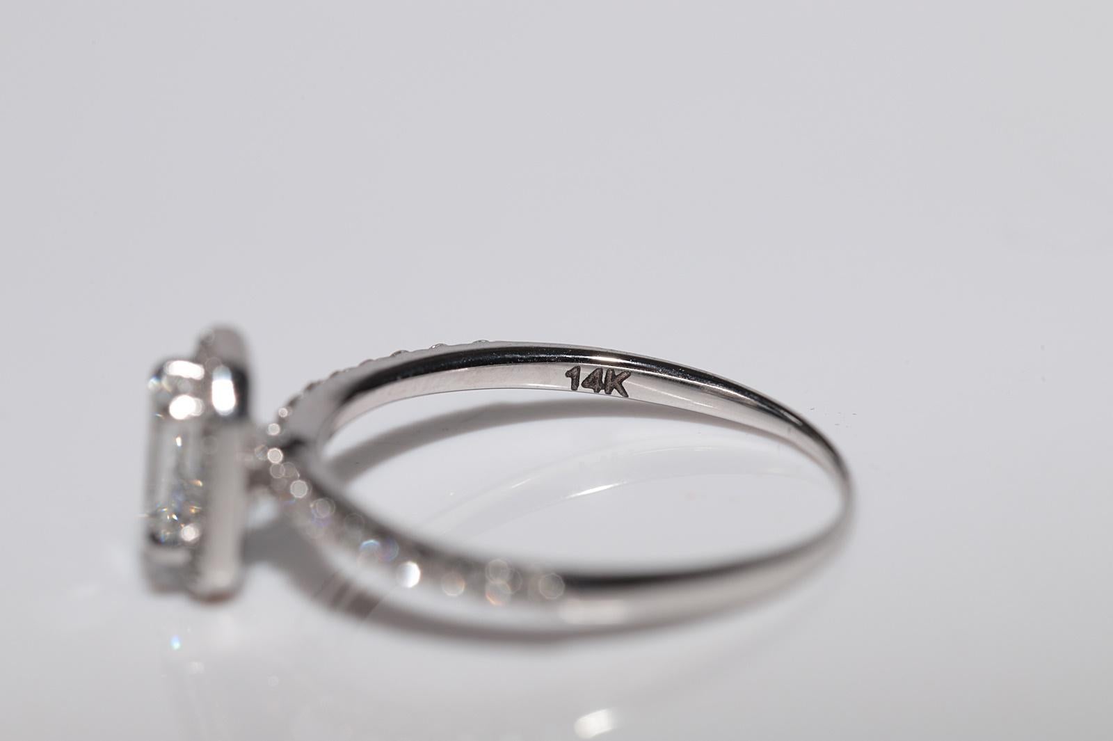 Anello solitario con diamante naturale taglio baguette in oro 14k di nuova produzione in vendita 7