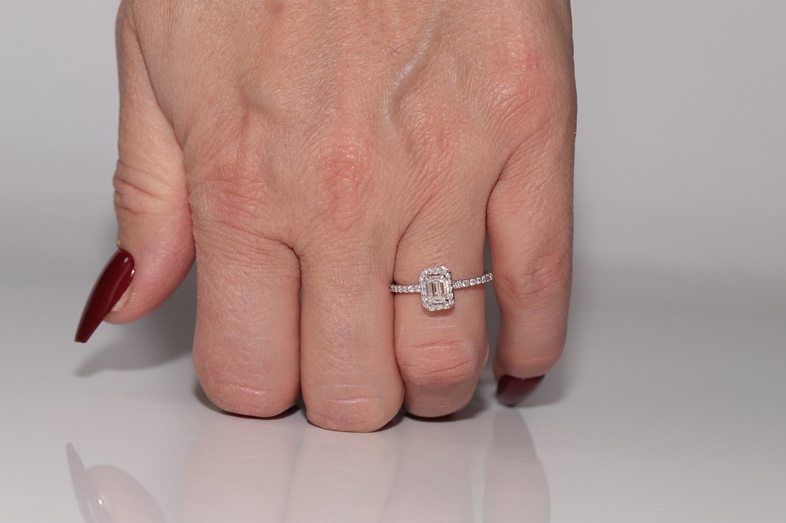 Anello solitario con diamante naturale taglio baguette in oro 14k di nuova produzione in vendita 9
