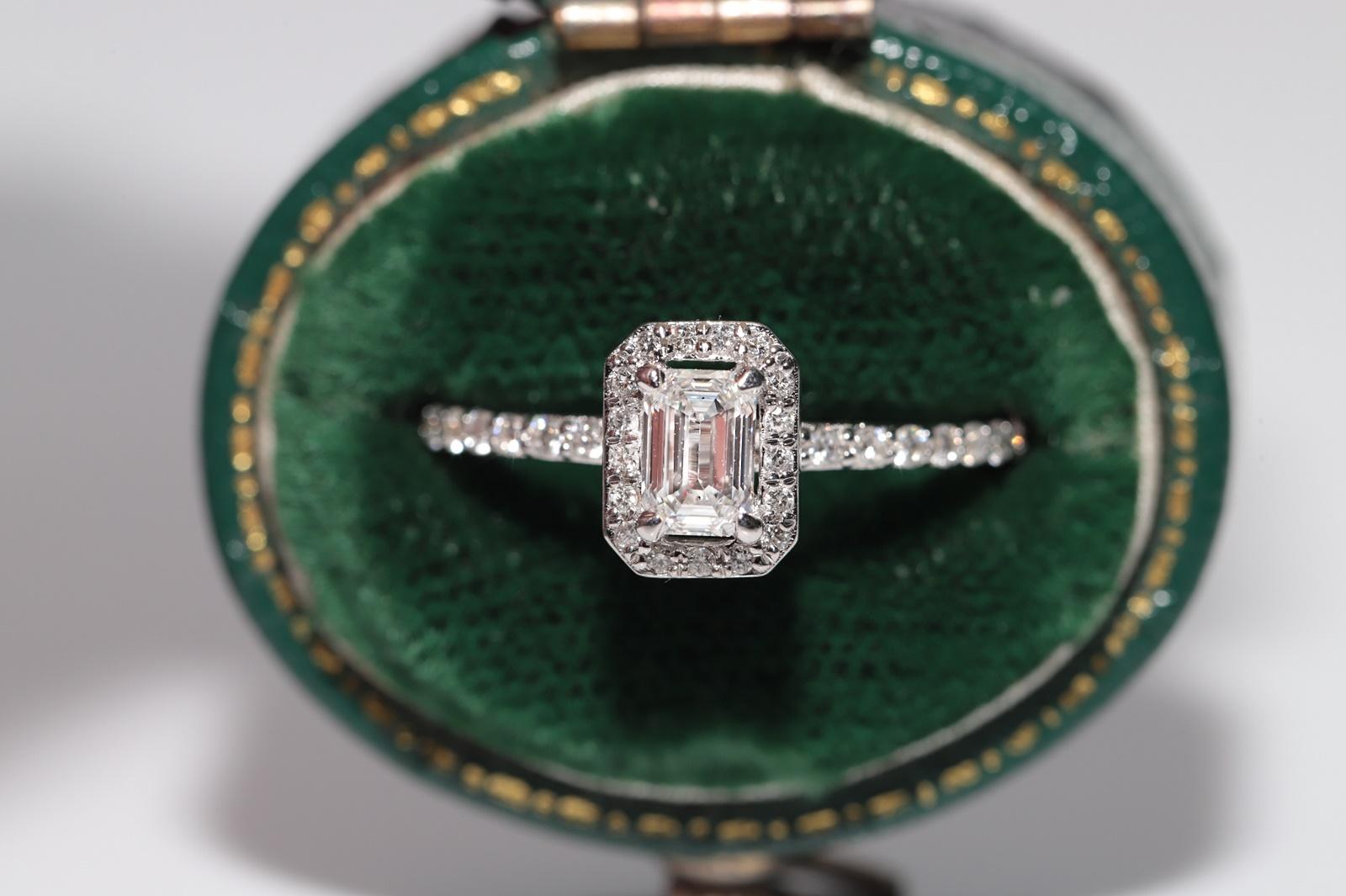 In ottime condizioni.
Totalmente è un diamante di 1,8 grammi.
Il diamante principale è di 0,43 carati.
Il diamante ha colore E e purezza s1.
Totalmente è un diamante laterale di 0,22 ct.
La misura dell'anello è US 6.25
Possiamo realizzare qualsiasi