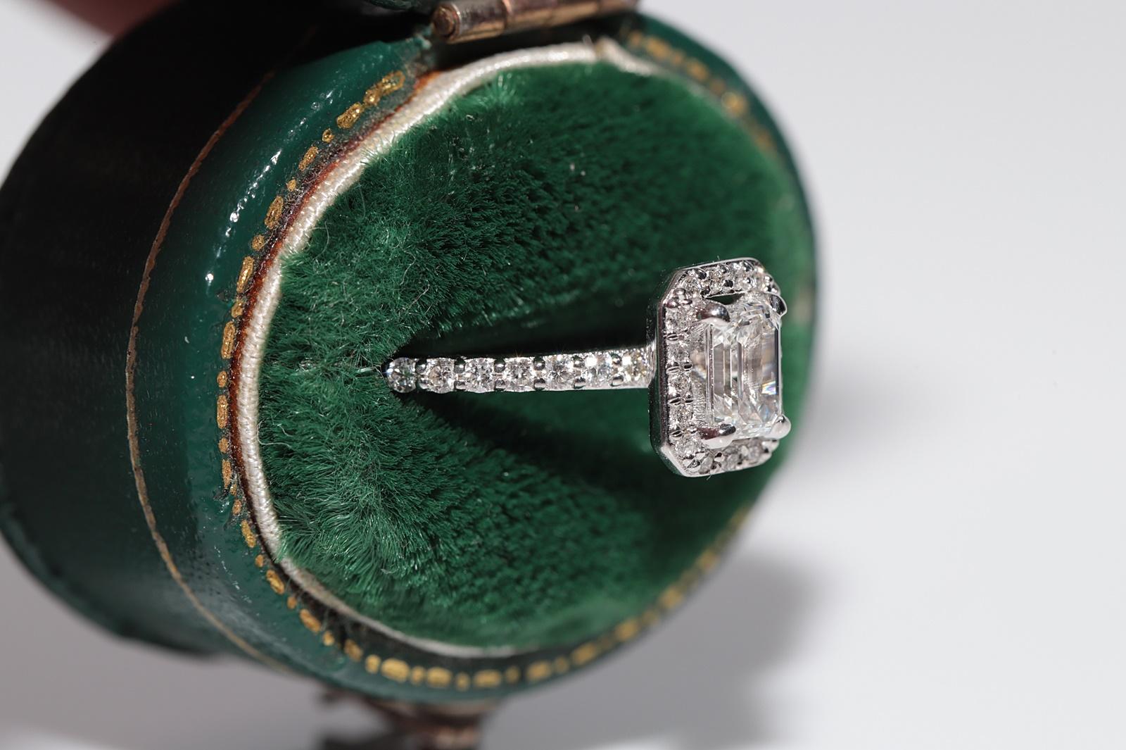 Moderno Anello solitario con diamante naturale taglio baguette in oro 14k di nuova produzione in vendita